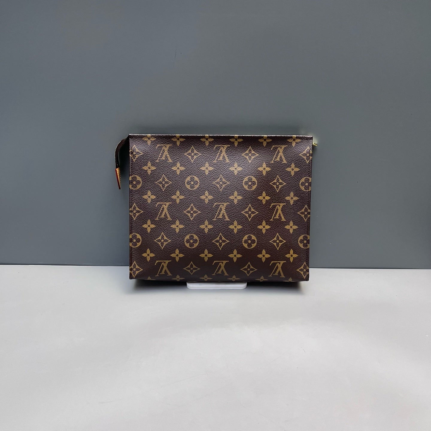 Louis Vuitton - Monogram Toiletry Pouch 26 - Monogram coated canvas with vachetta leather accents - Brown - (medium)