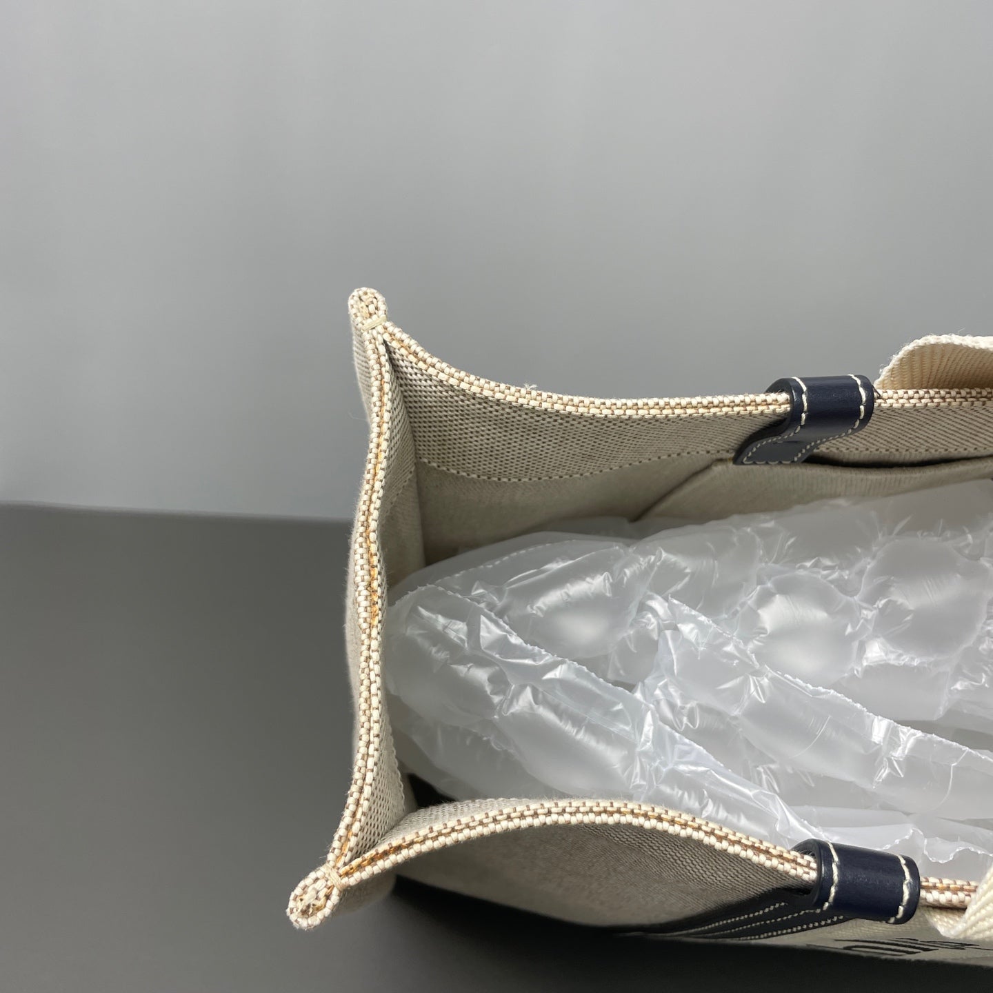 Chloé - Woody Tote Bag - Linen canvas with leather trim - Beige with Black accents - (large)
