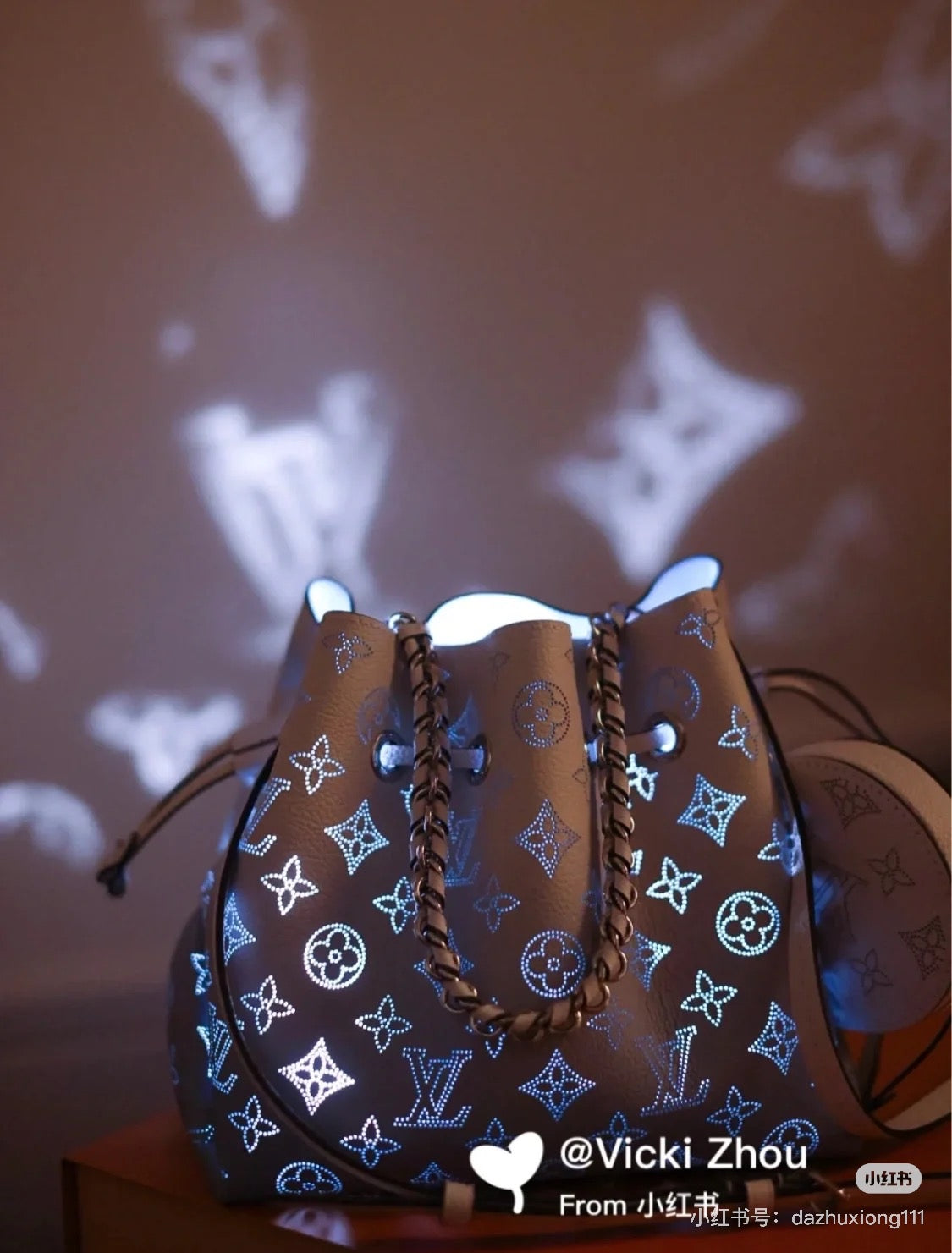 Louis Vuitton - Bella Bucket Bag - Perforated Mahina leather - Gradient White to Blue - (medium)