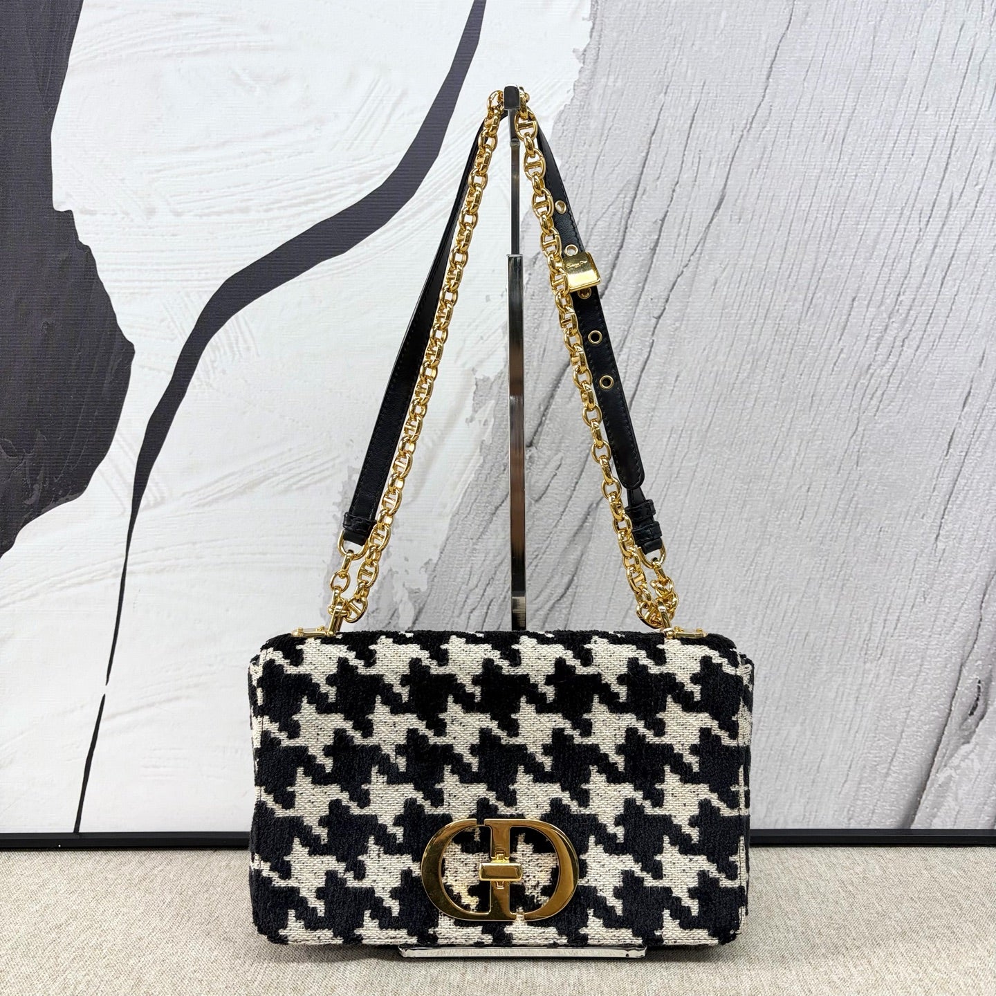 Dior - Caro Houndstooth Chain Bag - Tweed with Leather trim - Multicolour (Black and White) with Gold-Tone Hardware - (Medium)