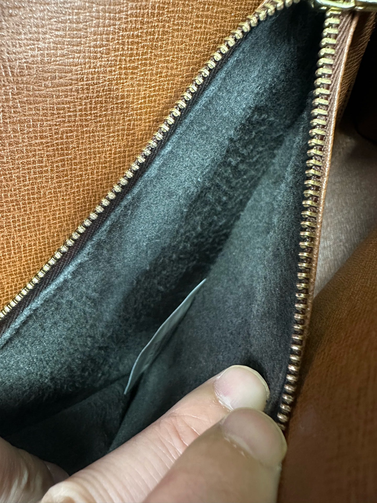 Louis Vuitton - Vintage Monogram Top Handle Flap Bag - Monogram Canvas with Vachetta leather trim - Brown - (Medium)