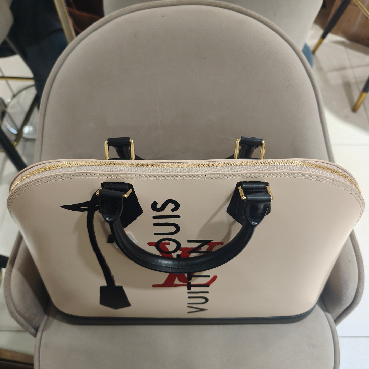 Louis Vuitton - Alma FW23 Runway Model - Smooth polished leather - Beige - (large)