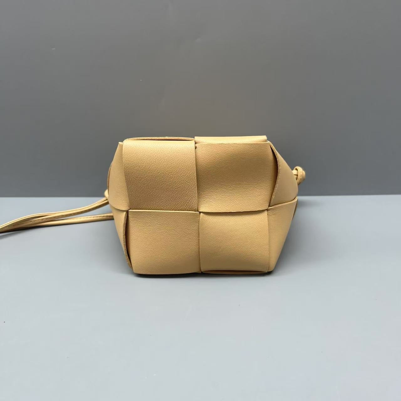 Bottega Veneta - Cassette Mini Bucket Bag - Leather - Beige - (mini)