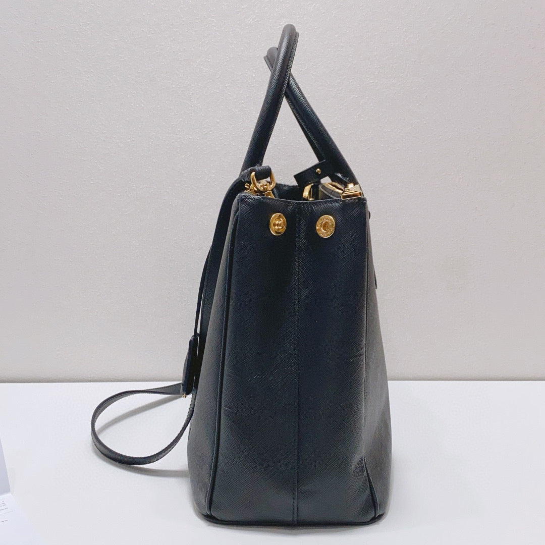 Prada - Galleria Tote - Saffiano leather - Black - (Medium)