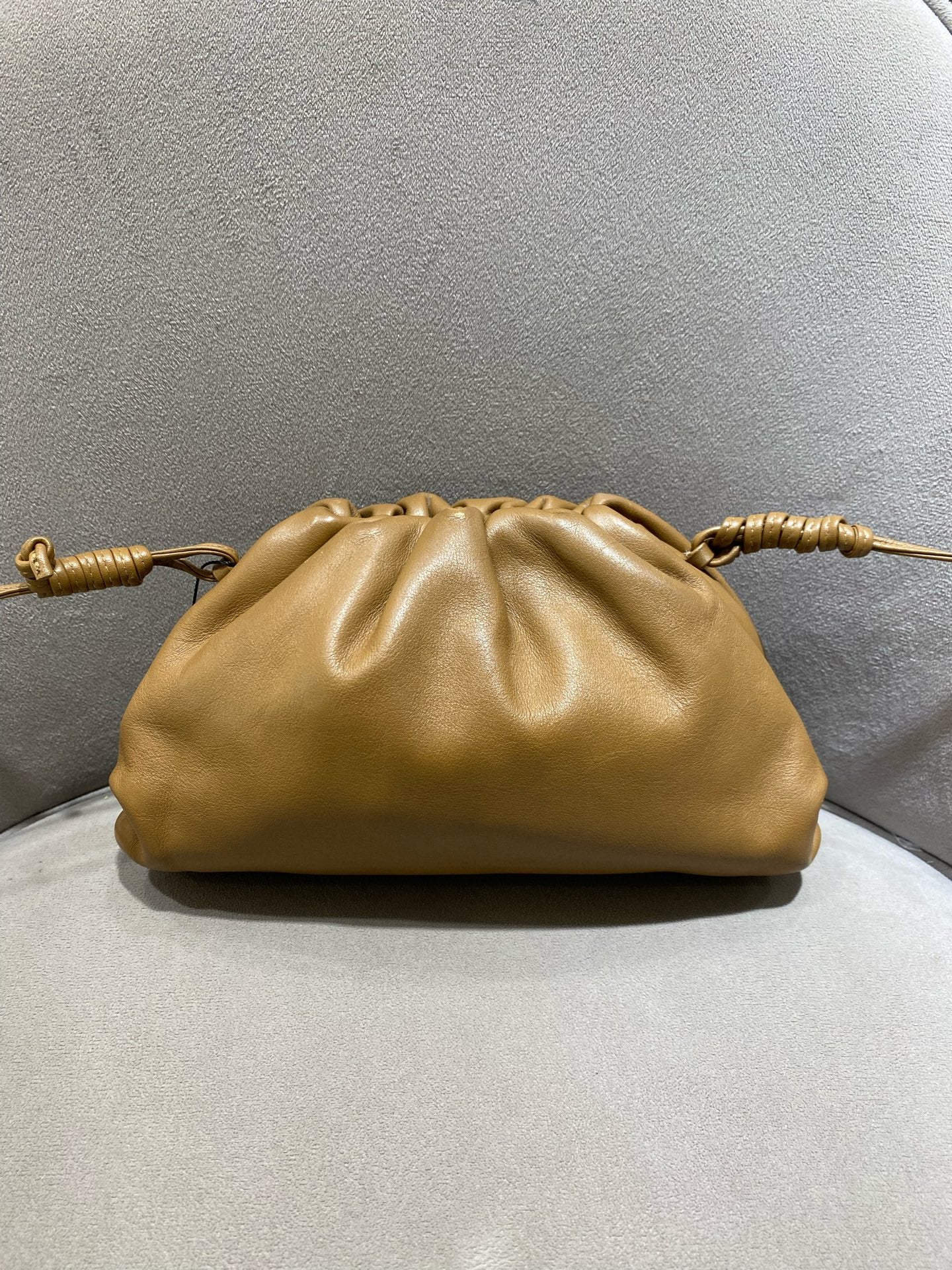 Bottega Veneta - The Pouch Mini - Lambskin leather - Caramel - (mini)