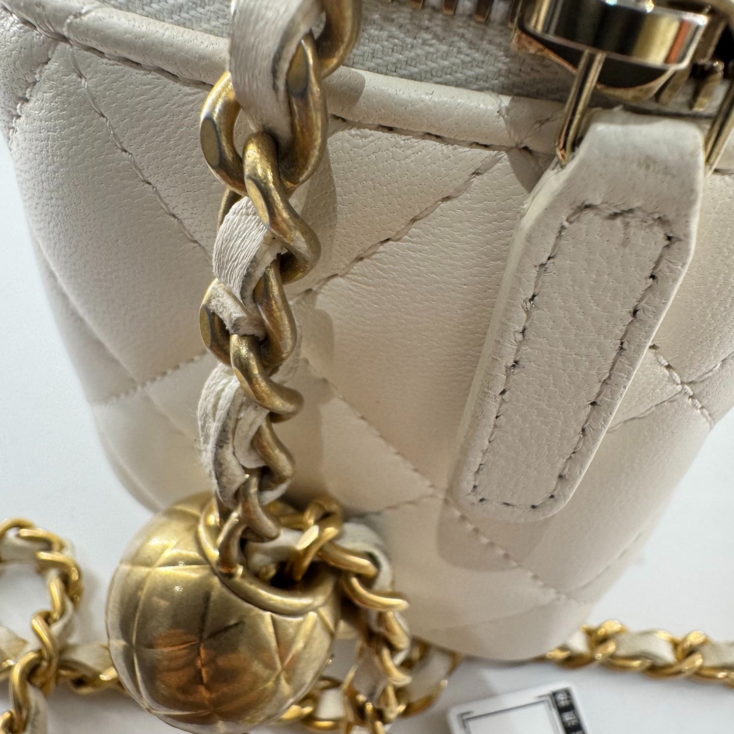 Chanel - Mini Vanity Case with Gold Ball - Lambskin leather - White - (mini)