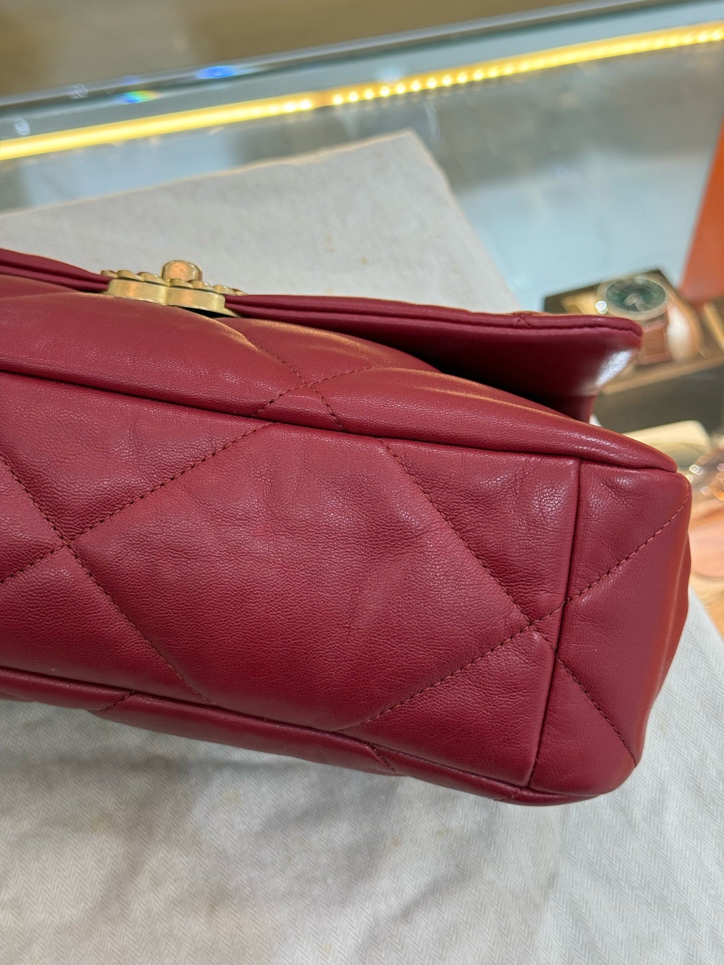 Chanel - Chanel 19 Flap Bag - Aged calfskin leather - Red - (medium)