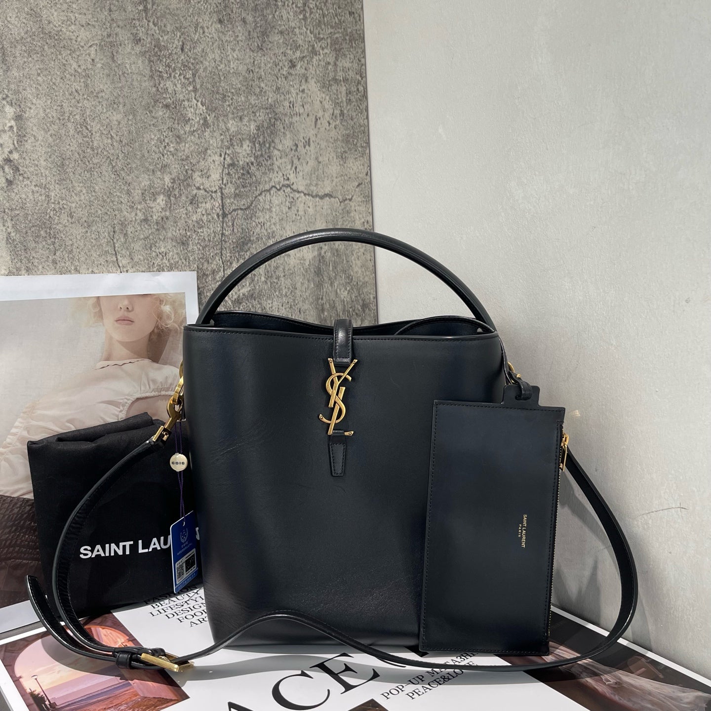 Saint Laurent - LE37 Bucket Bag - Leather - Black - (Large)
