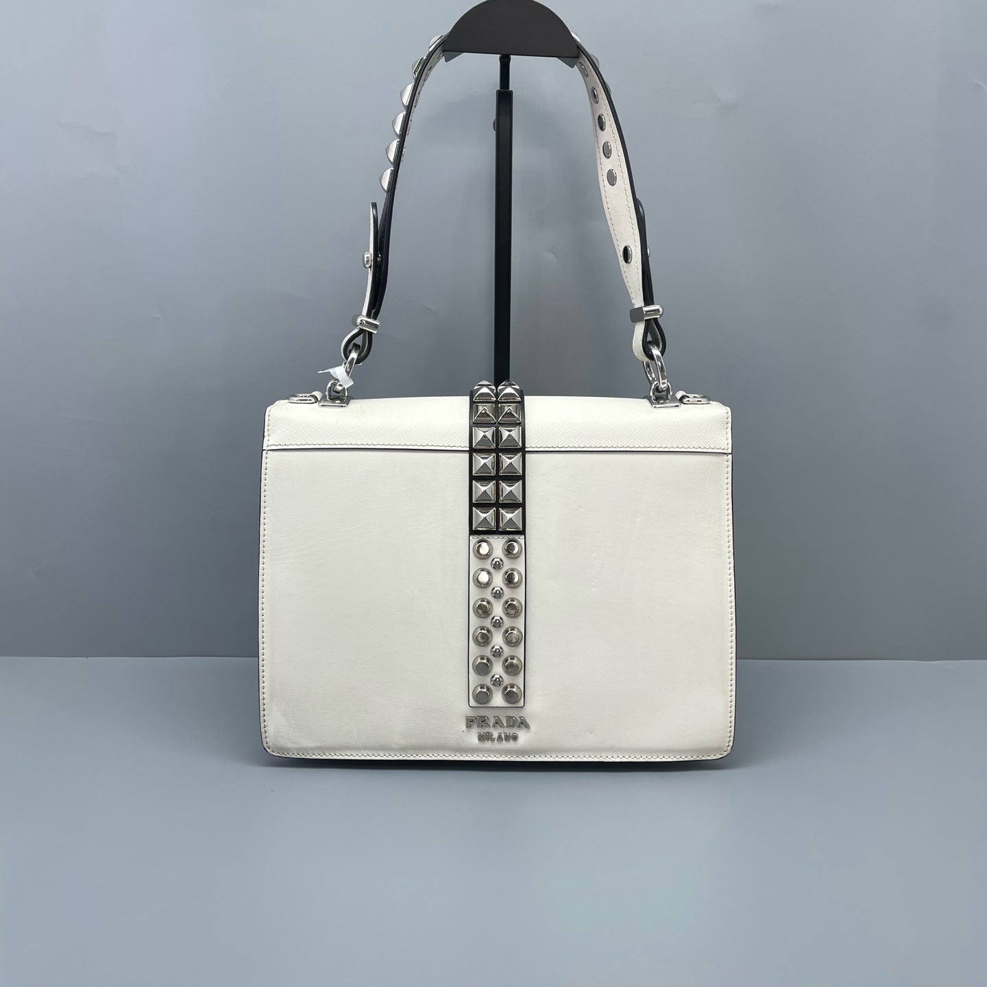 Prada - Riveted Accordion Bag - Calfskin leather - White - (Medium)