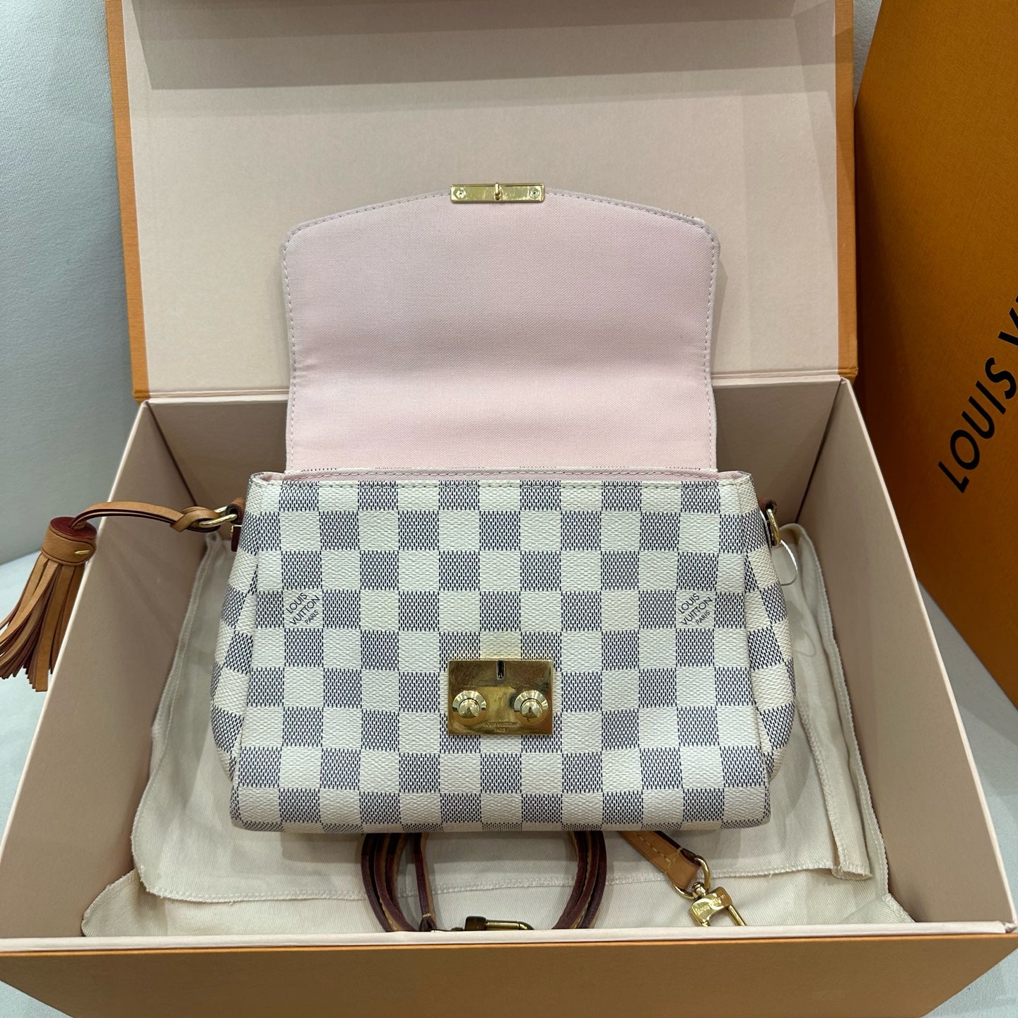 Louis Vuitton - Pochette Métis Style Tassel Bag - Damier Azur coated canvas with natural cowhide leather (Vachetta) trim - White - (small)