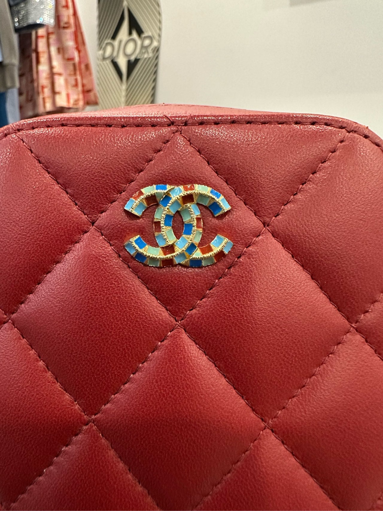 Chanel - Vertical Phone Holder Bag with Enamel CC - Lambskin leather - Red - (mini)