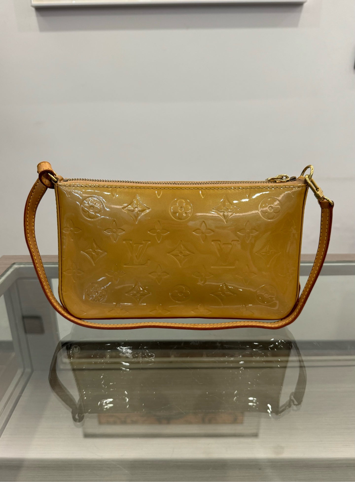 Louis Vuitton - Pochette Accessoires - Patent leather - Golden Yellow with natural Vachetta leather trim - (small)
