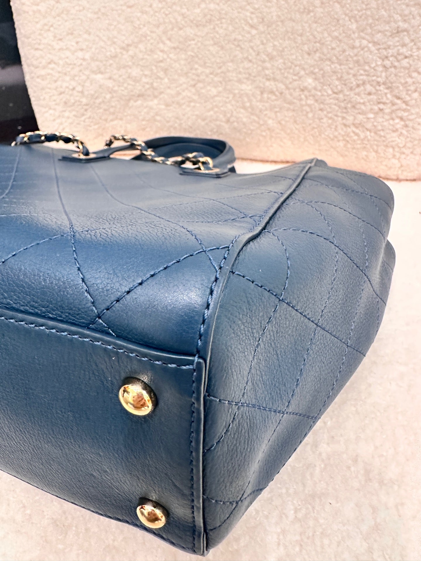 Chanel - Quilted Top Handle & Chain Strap Tote Bag - Grained leather - Blue - (Medium)