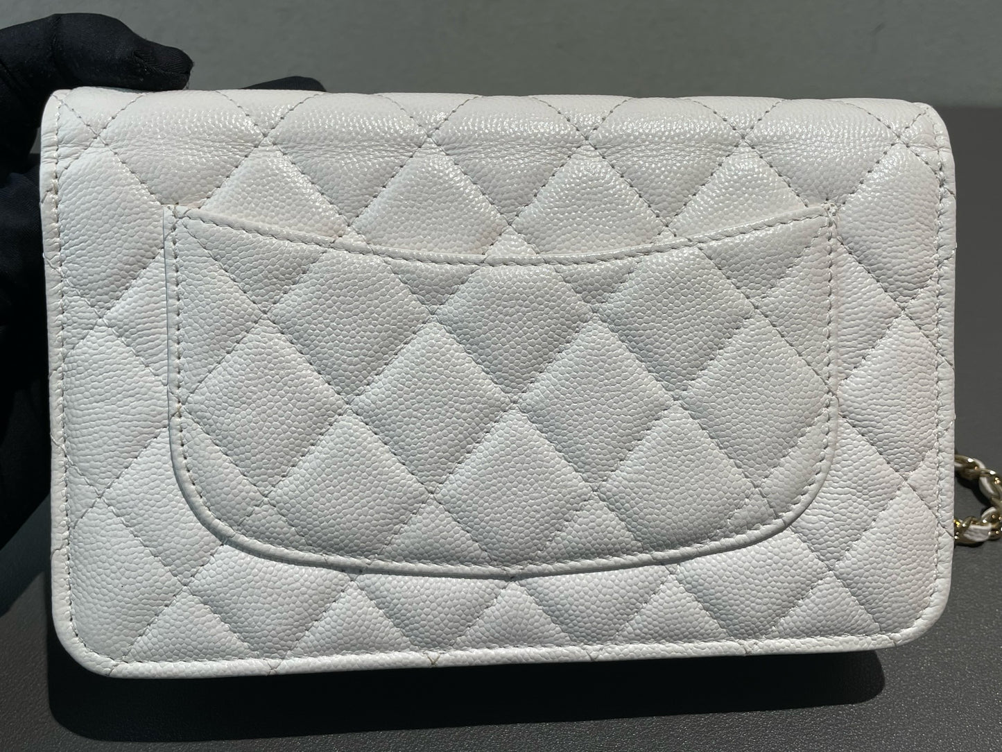 Chanel - Wallet on Chain (WOC) - Grained calfskin leather - White with Light Gold-Tone Hardware - (mini)