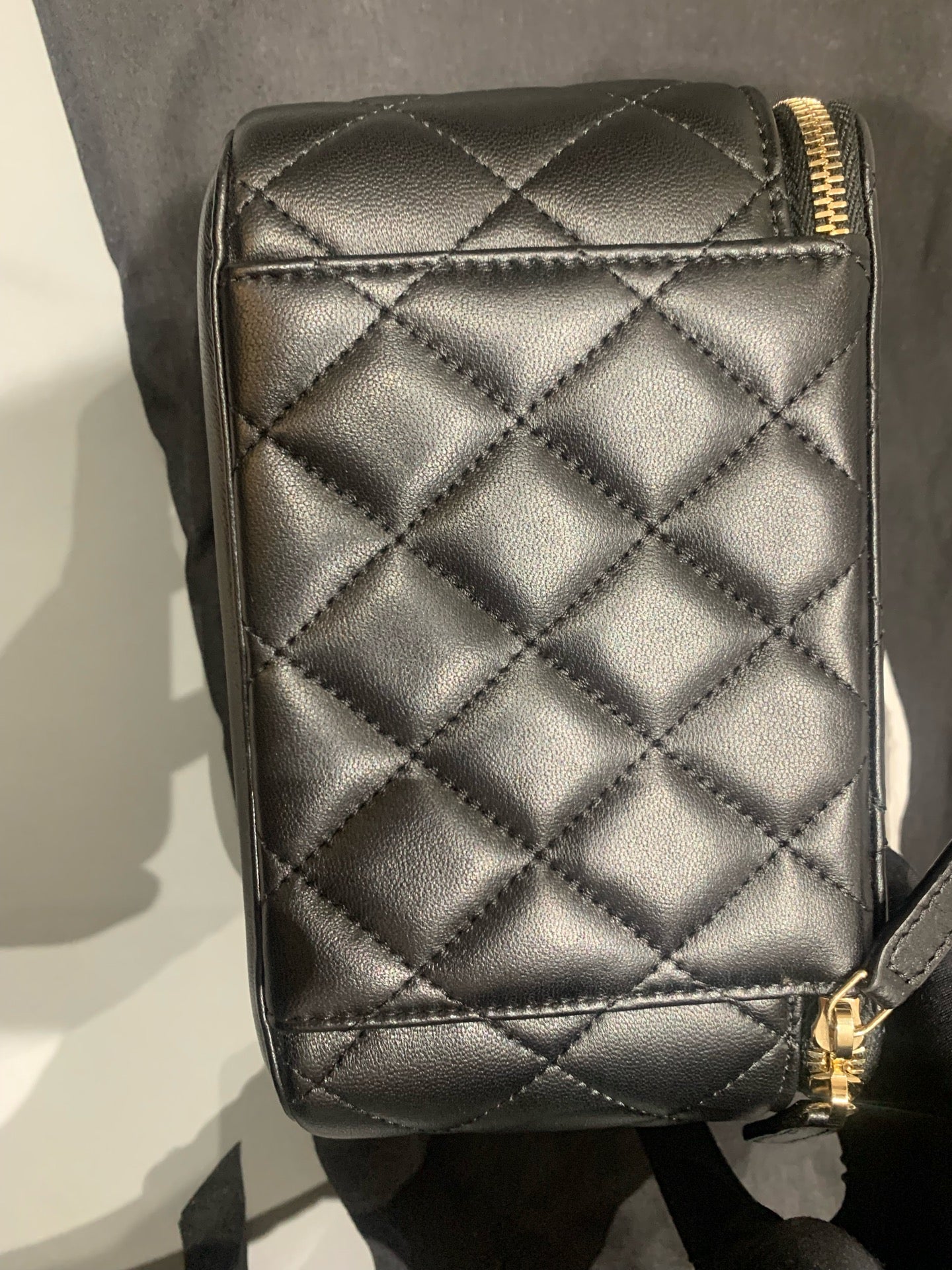 Chanel - Gold Ball Vanity Case - Lambskin leather - Black - (Mini)