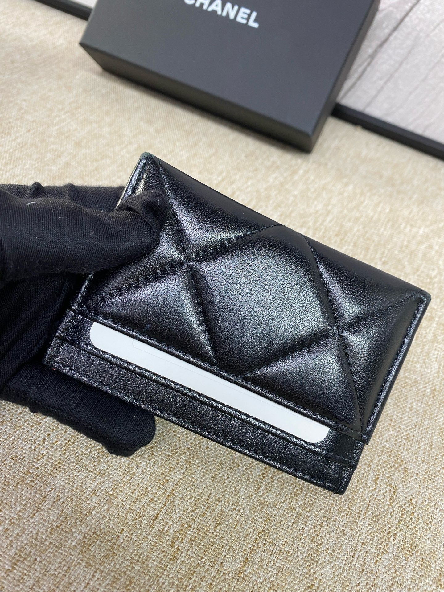 Chanel - 19 Card Holder - Lambskin leather - Black - (Small)