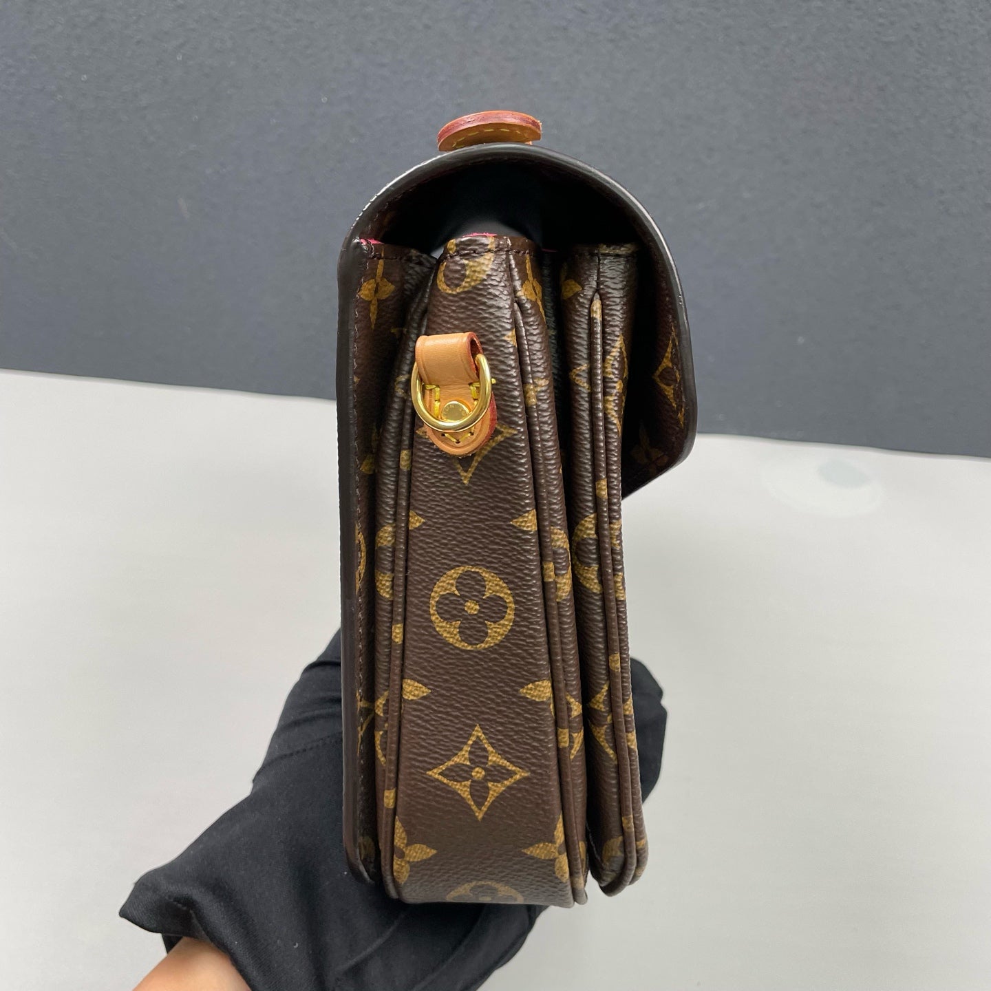 Louis Vuitton - Pochette Métis Monogram Patches - Monogram coated canvas with natural Vachetta leather trim and microfibre lining - Brown - (Medium)