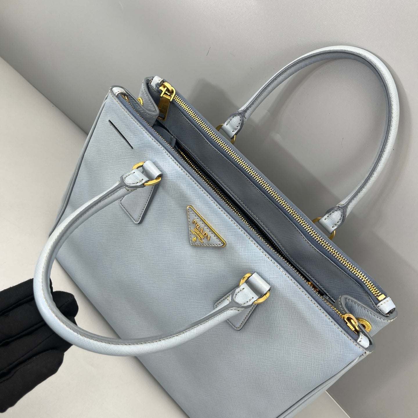 Prada - Saffiano Lux Tote - Saffiano leather - Light Blue - (medium)