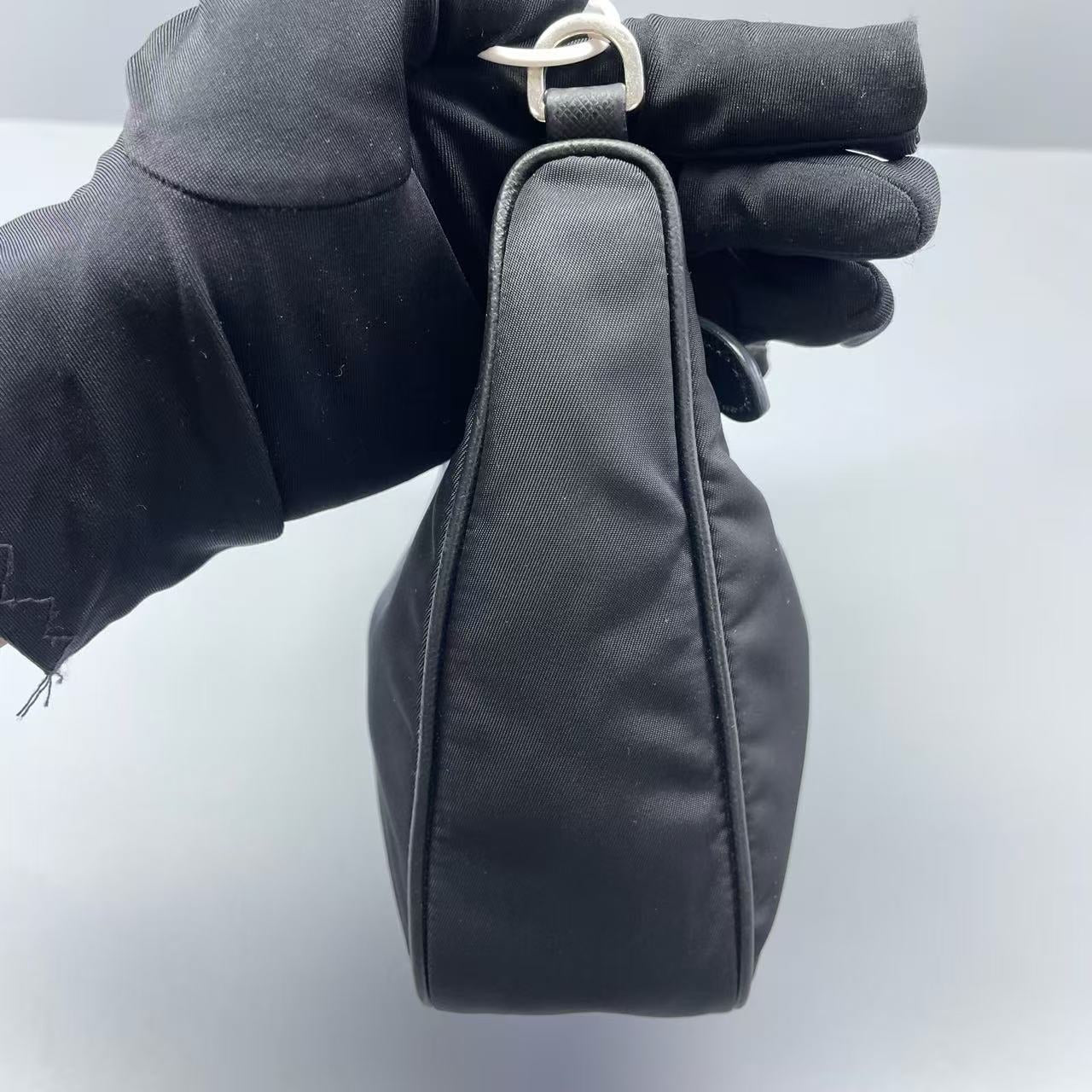 Prada - Re-Edition 2000 Hobo Bag - Polyamide with Leather trim - Black - (mini)