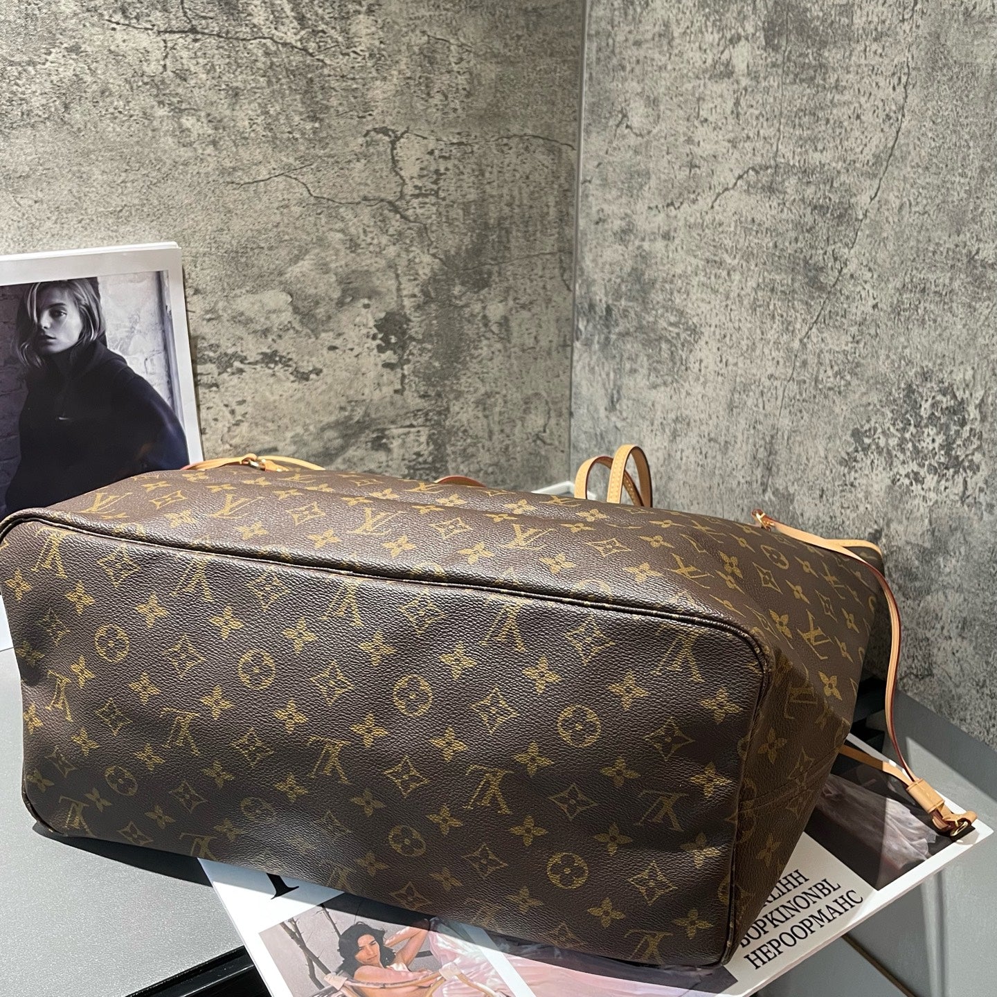 Louis Vuitton - Neverfull GM - Monogram coated canvas with natural cowhide leather trim - Brown - (Large)