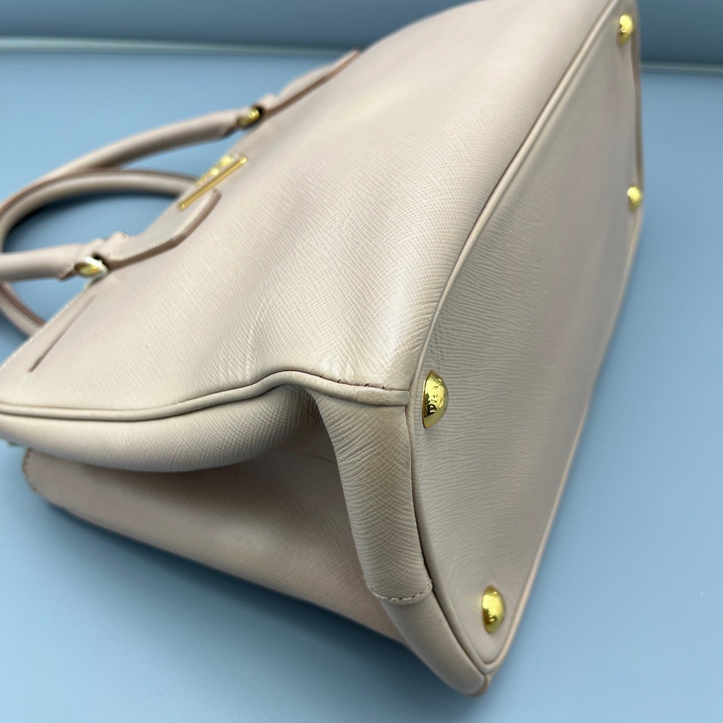 Prada - Saffiano Lux Tote - Saffiano leather - Beige - (medium)