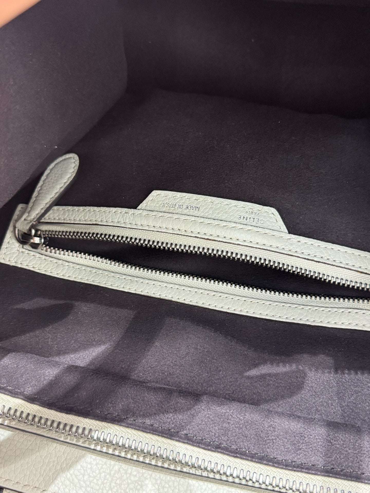 Celine - Luggage Handbag - Pebbled calfskin leather - Greige with Black Trim - (Medium)