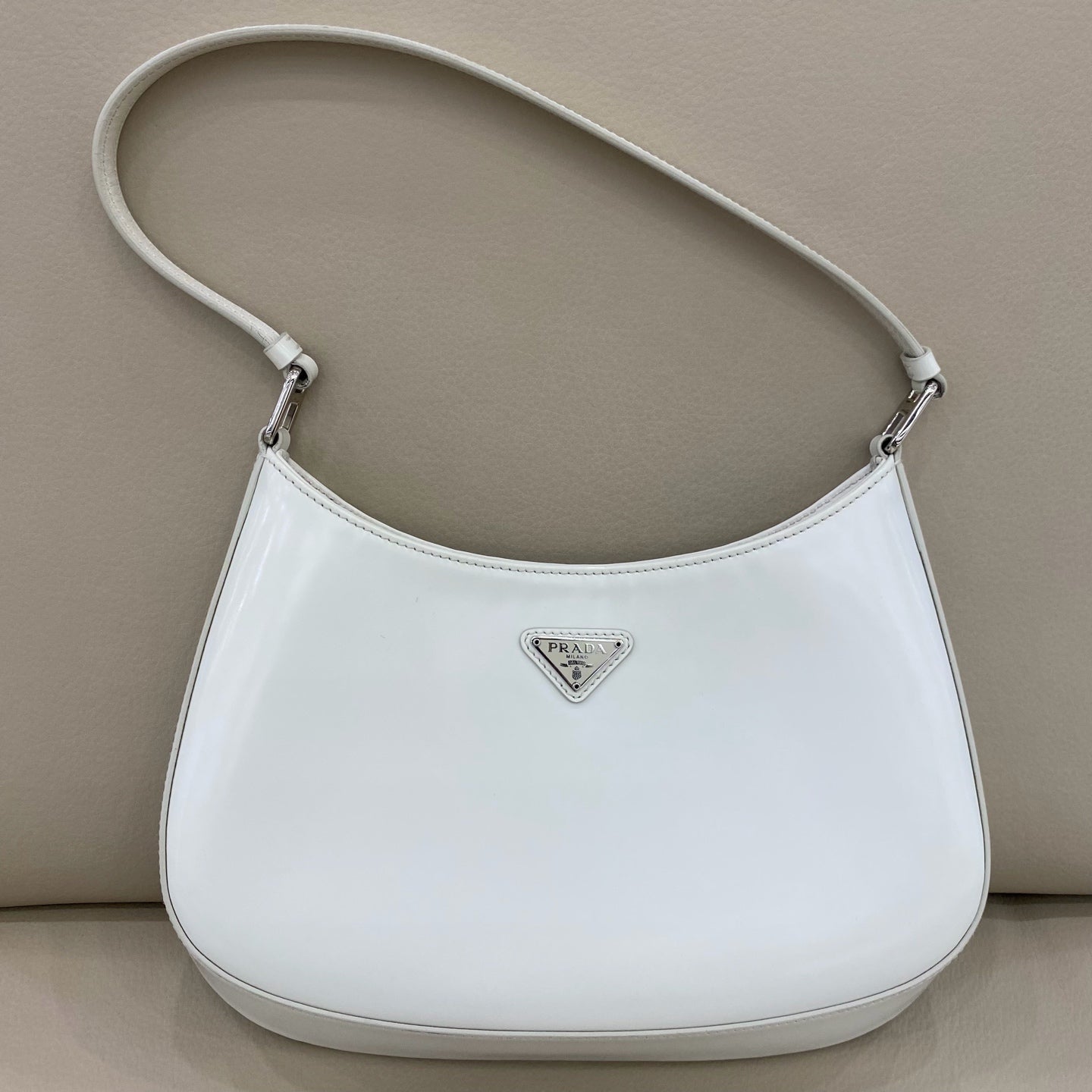 Prada - Cleo Hobo - Patent leather - White - (medium)