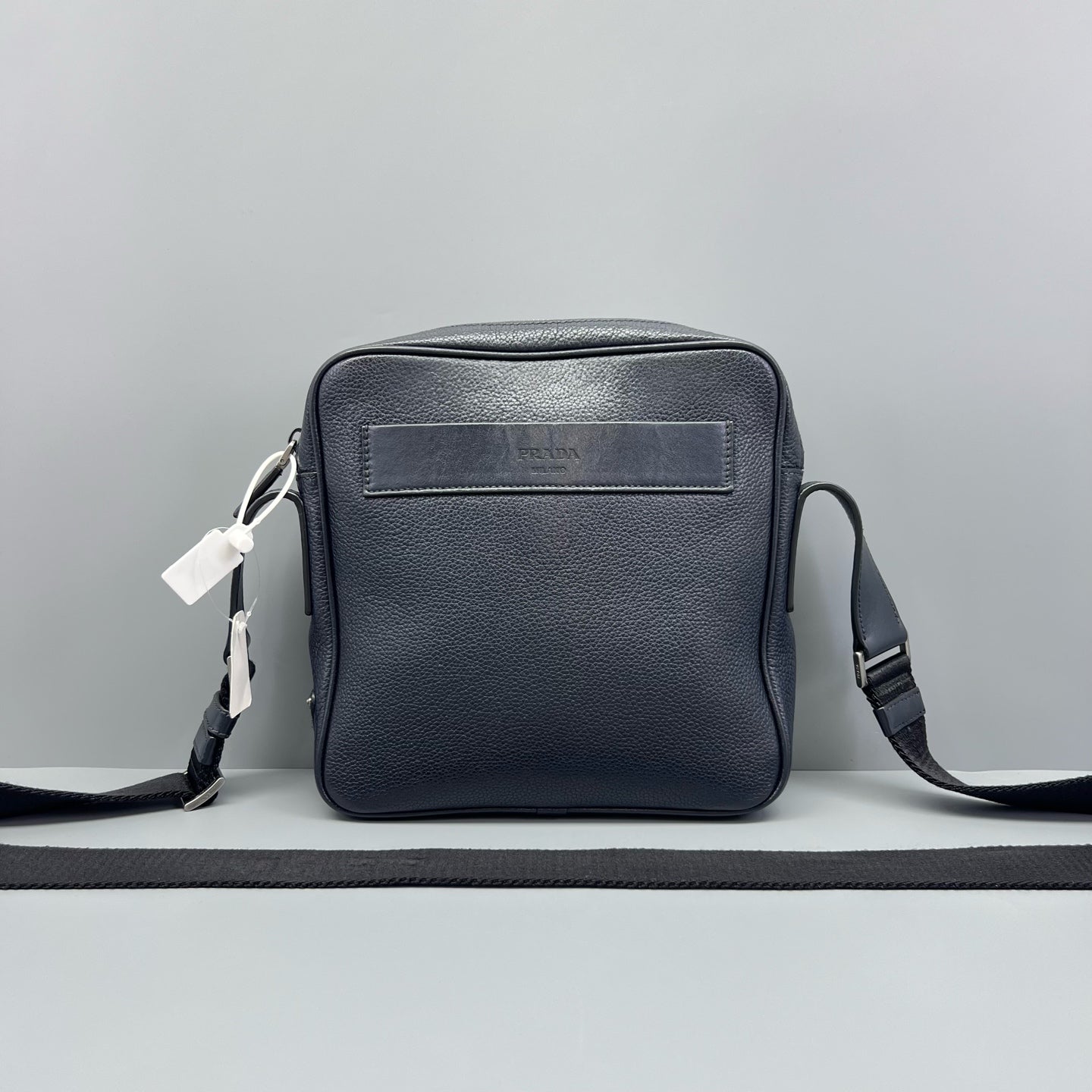 Prada - Crossbody Messenger Bag - Pebbled leather - Navy - (medium)