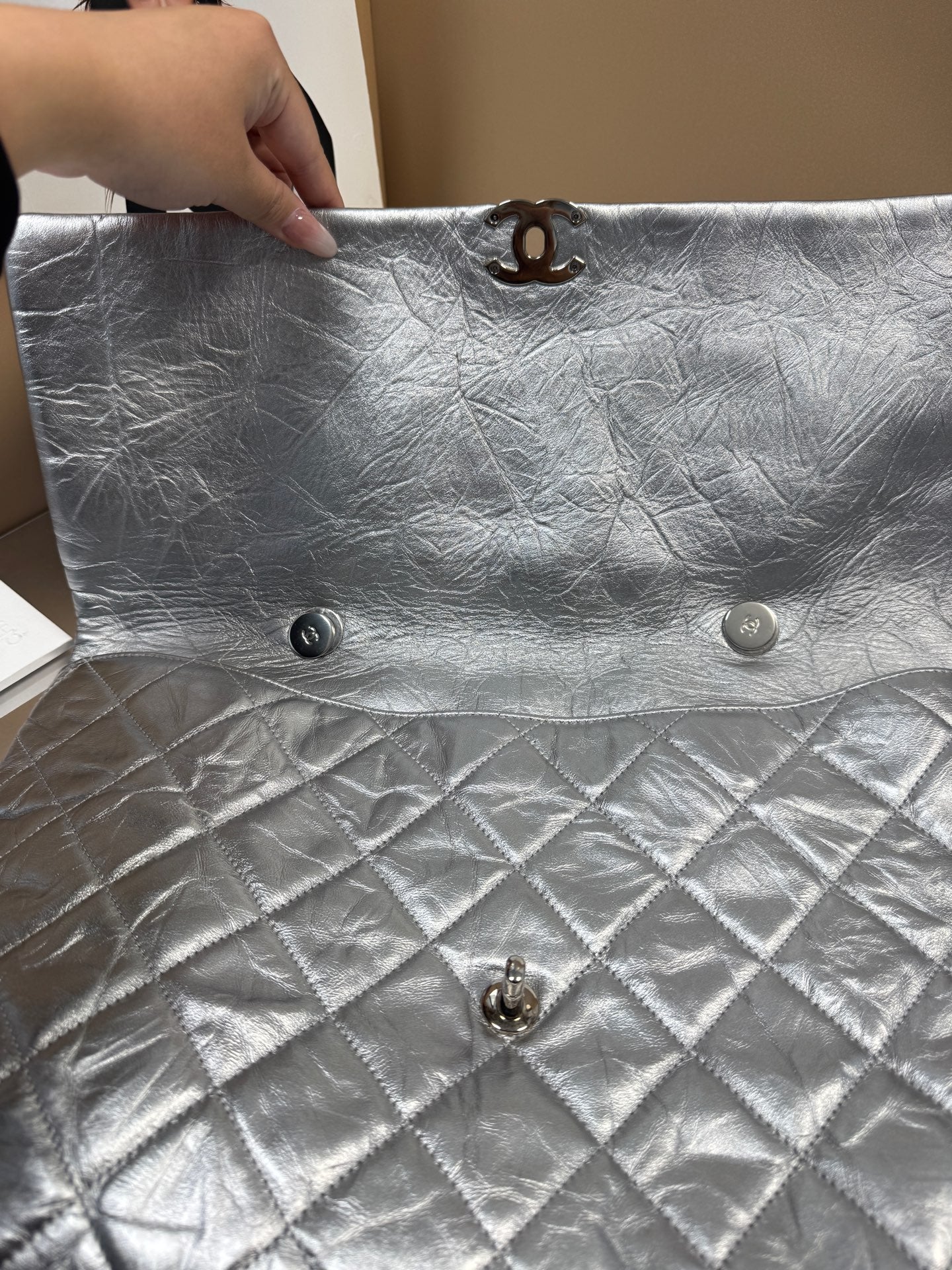 Chanel - Large Flap Bag - Aged calfskin leather - Silver - (Medium)