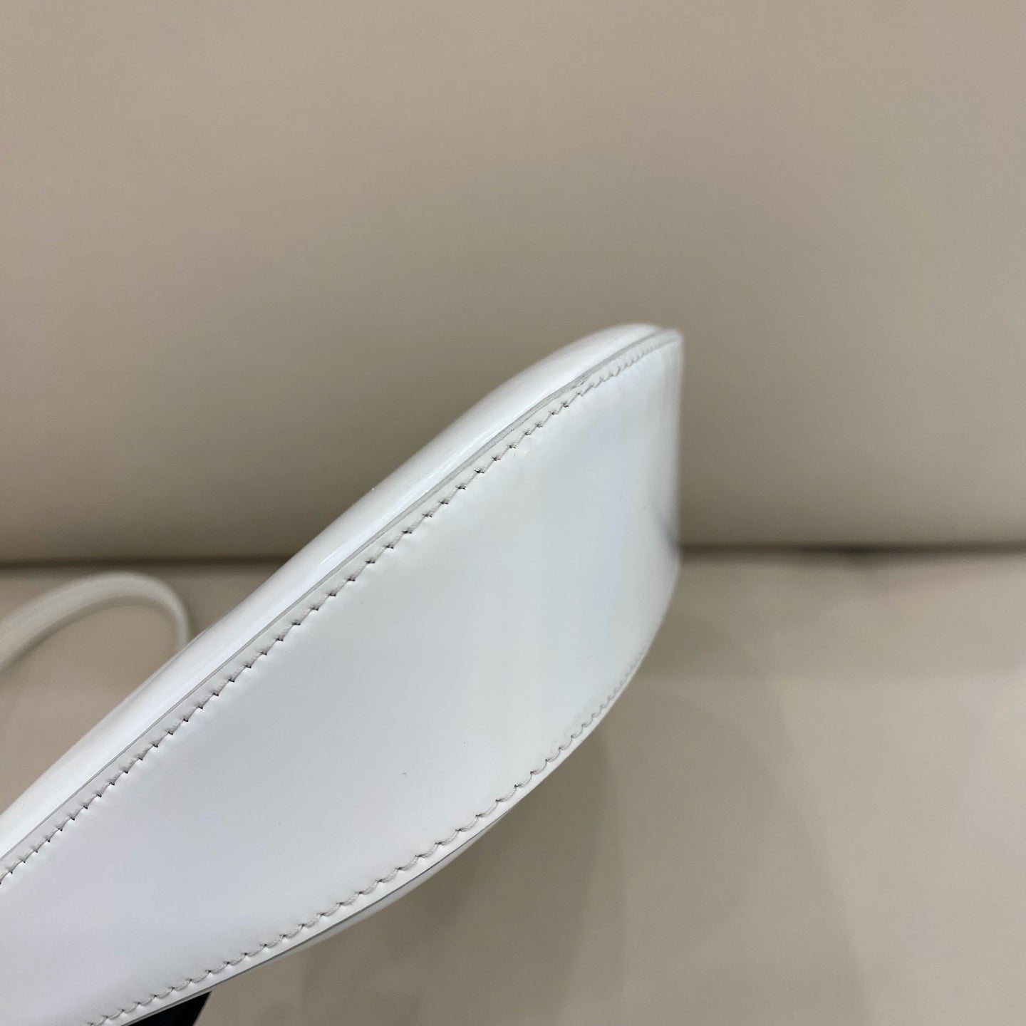 Prada - Cleo Hobo - Patent leather - White - (medium)