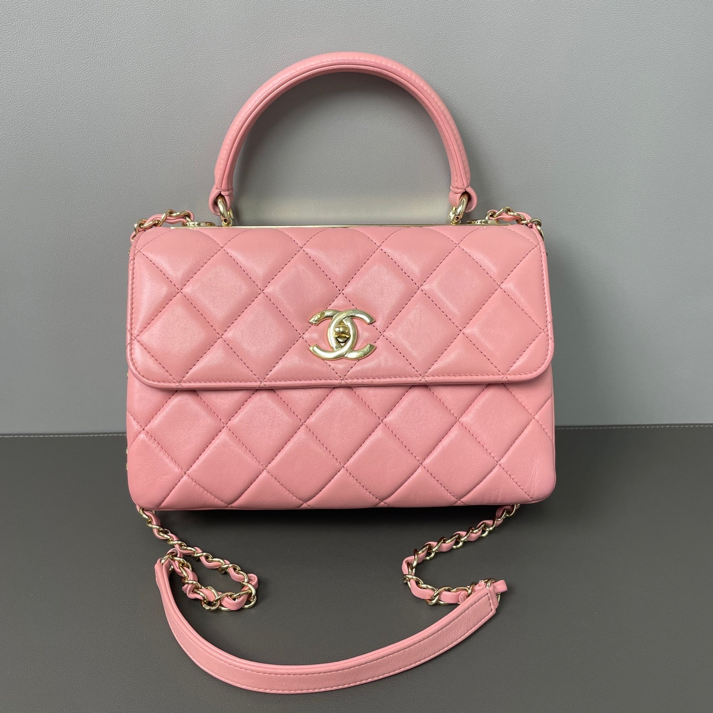 Chanel - Trendy CC - Quilted lambskin leather - Pink with Gold-Tone Hardware - (medium)