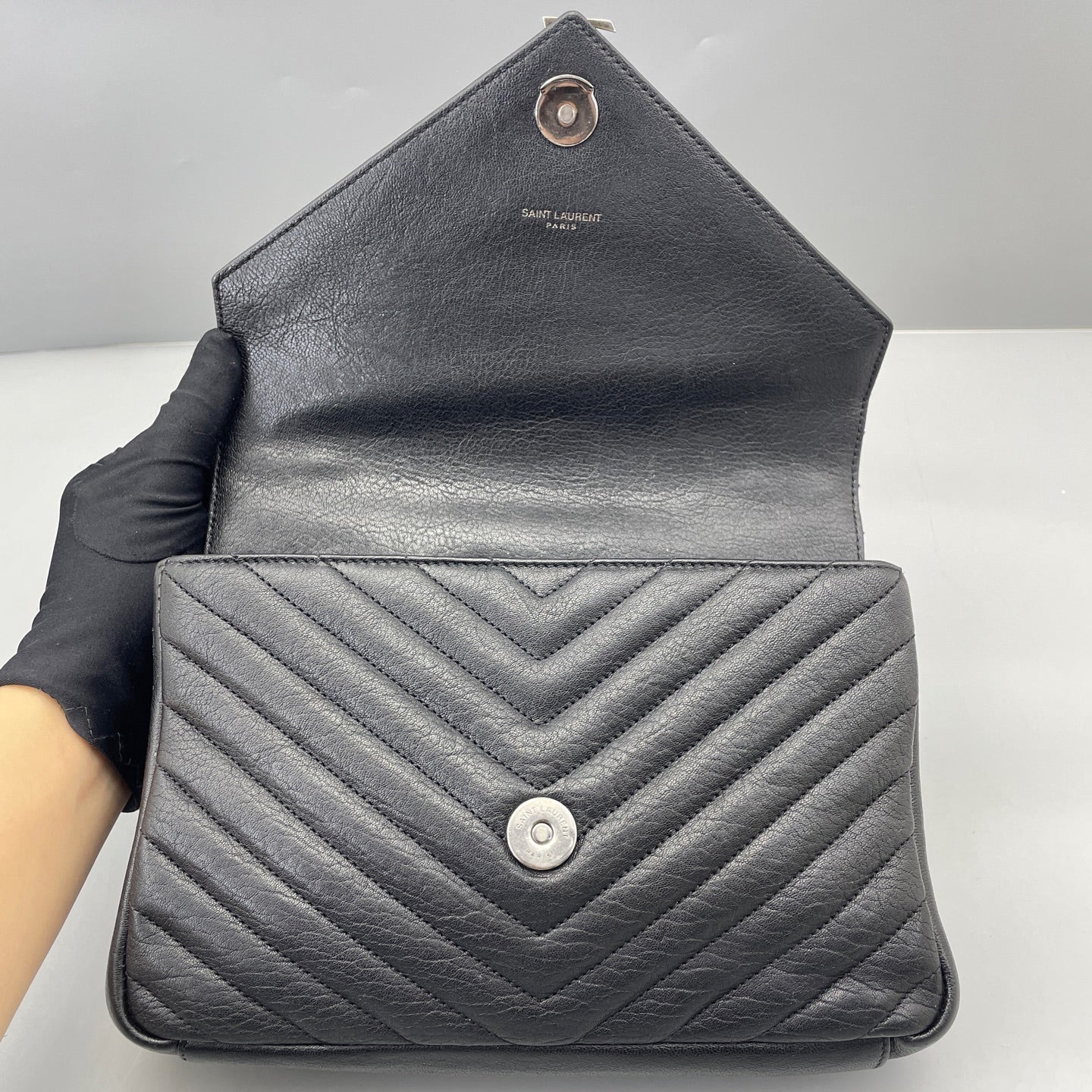 Saint Laurent - Envelope Messenger Bag - Grained leather - Black - (medium)