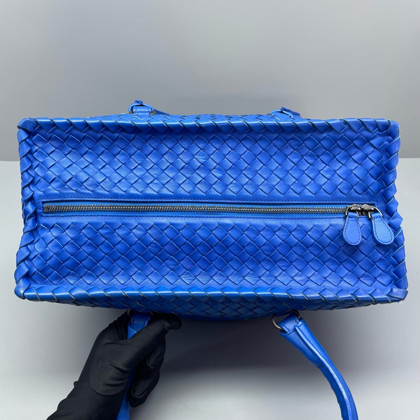 Bottega Veneta - Intrecciato Woven Top Handle Tote - Leather - Blue - (medium)