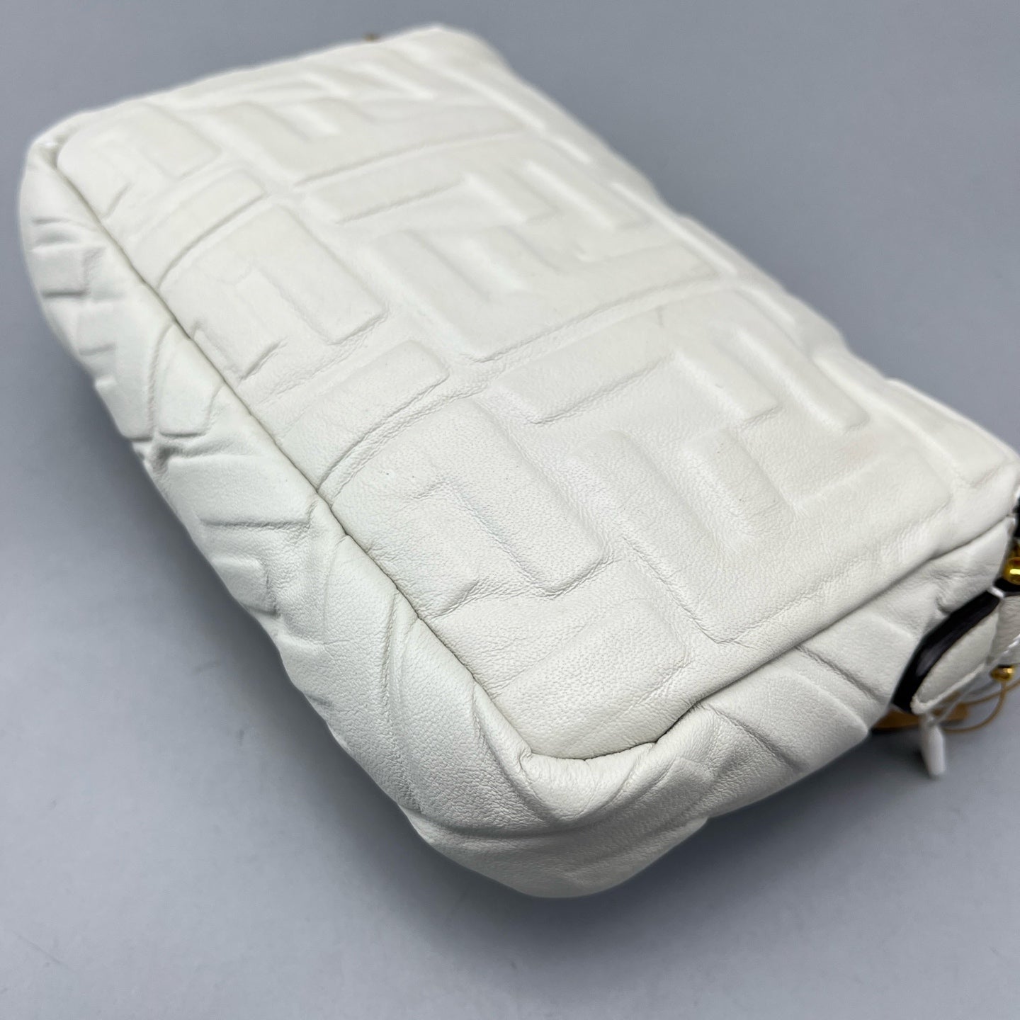 Fendi - Baguette Padded with Embossed FF Motif - Leather - White - (mini)