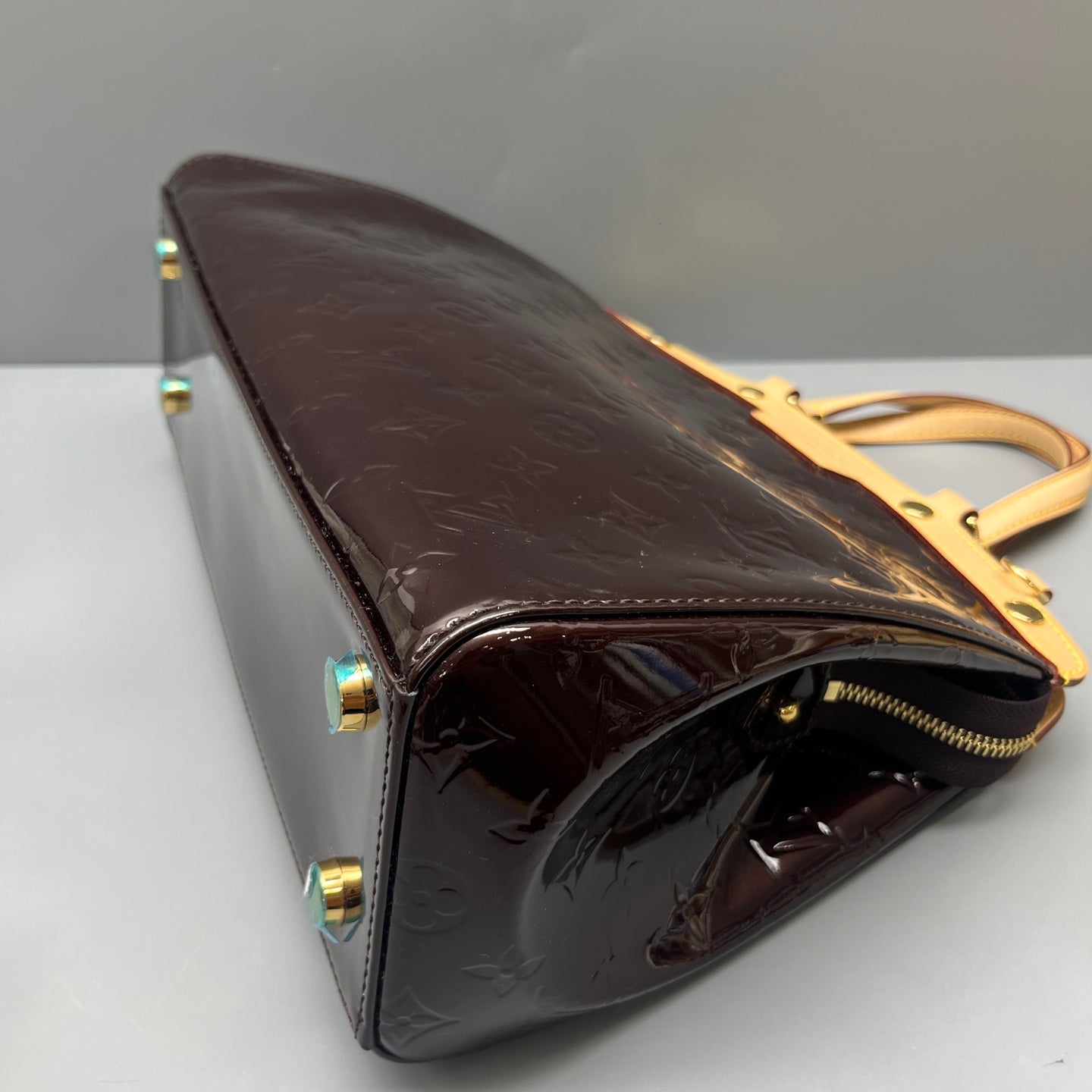 Louis Vuitton - Brea MM - Monogram Vernis patent leather with Vachetta leather trim - Burgundy - (Medium)