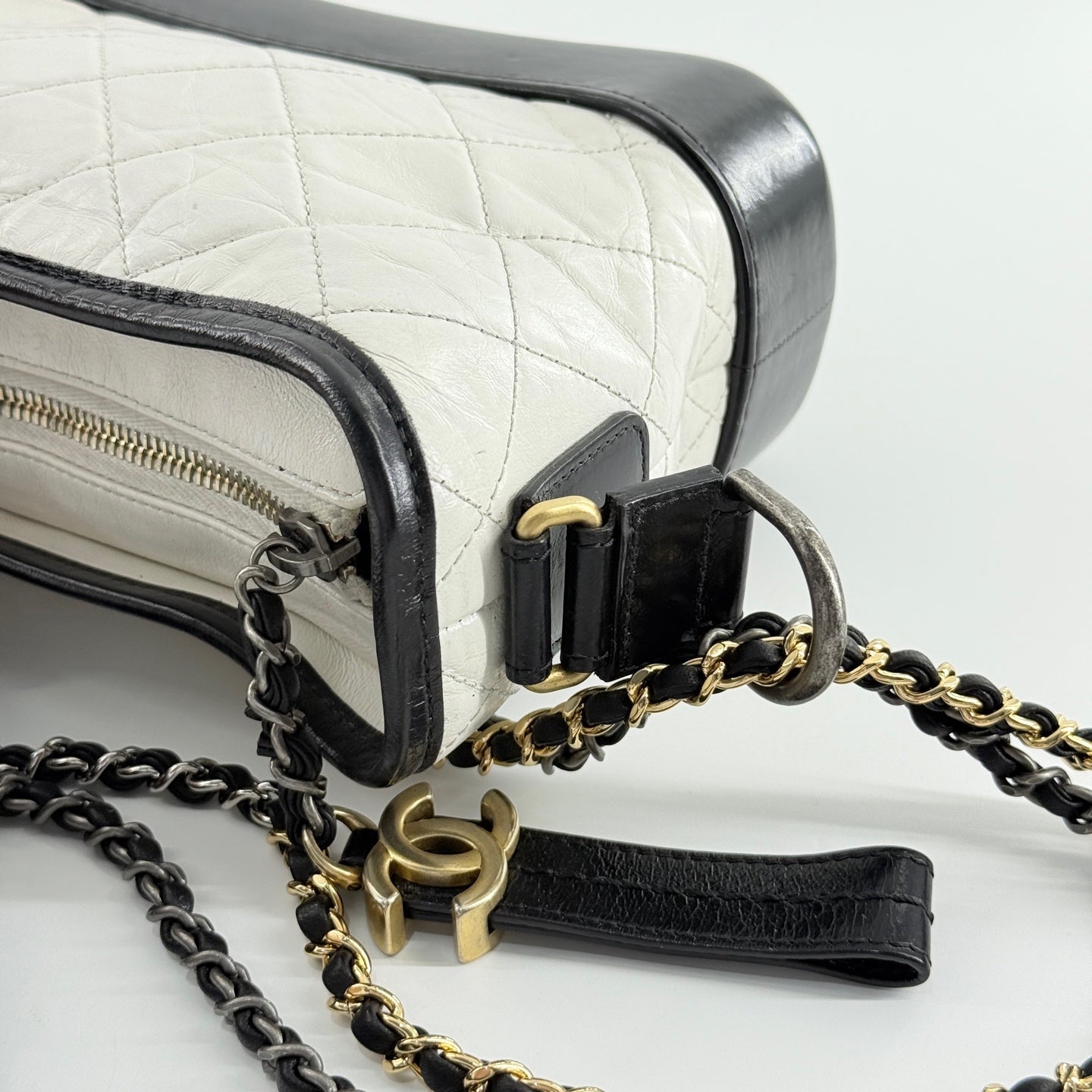 Chanel - Gabrielle Hobo Bag Small - Aged calfskin and smooth calfskin leather - White and Black - (Small)