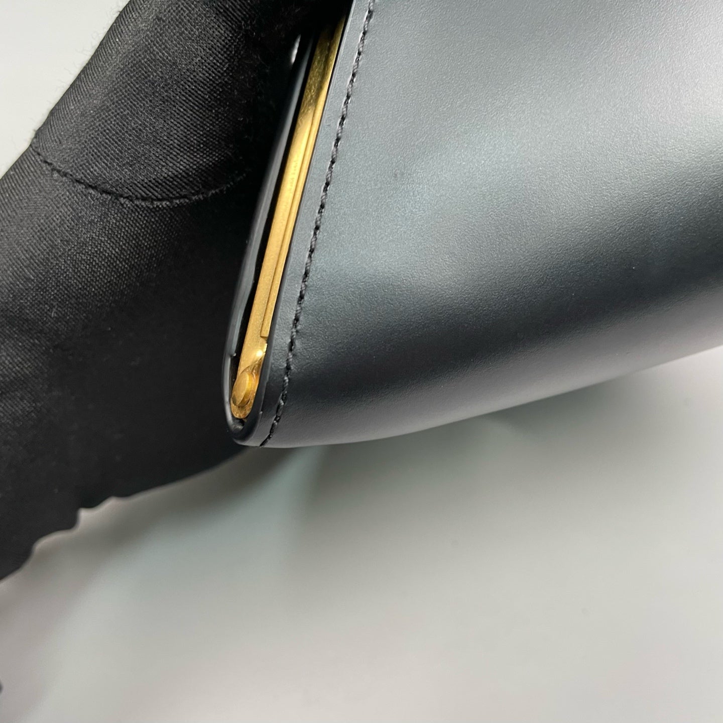 Bottega Veneta - Triangle Clutch - Leather - Black - (mini)