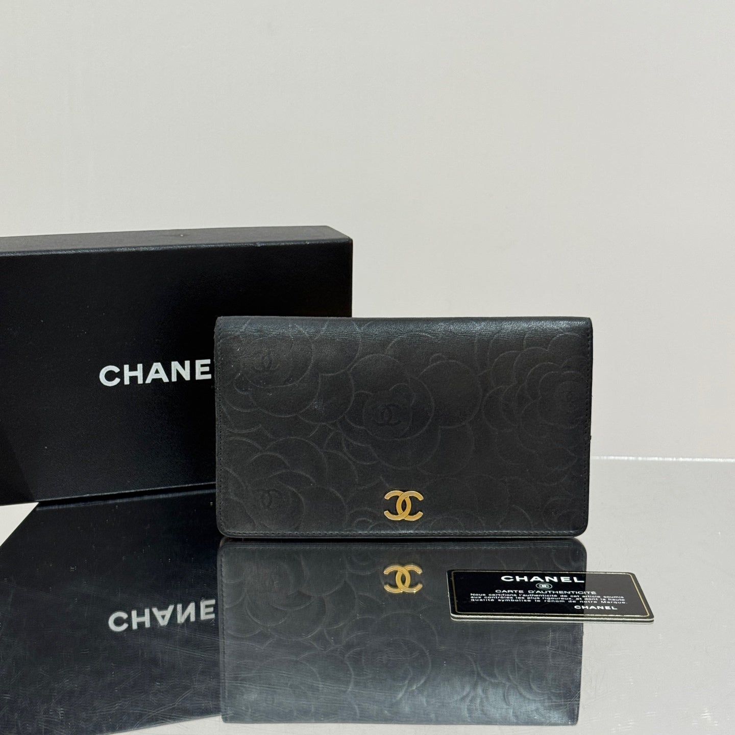 Chanel - Camellia Bi-Fold Wallet - Leather - Black - (Small)