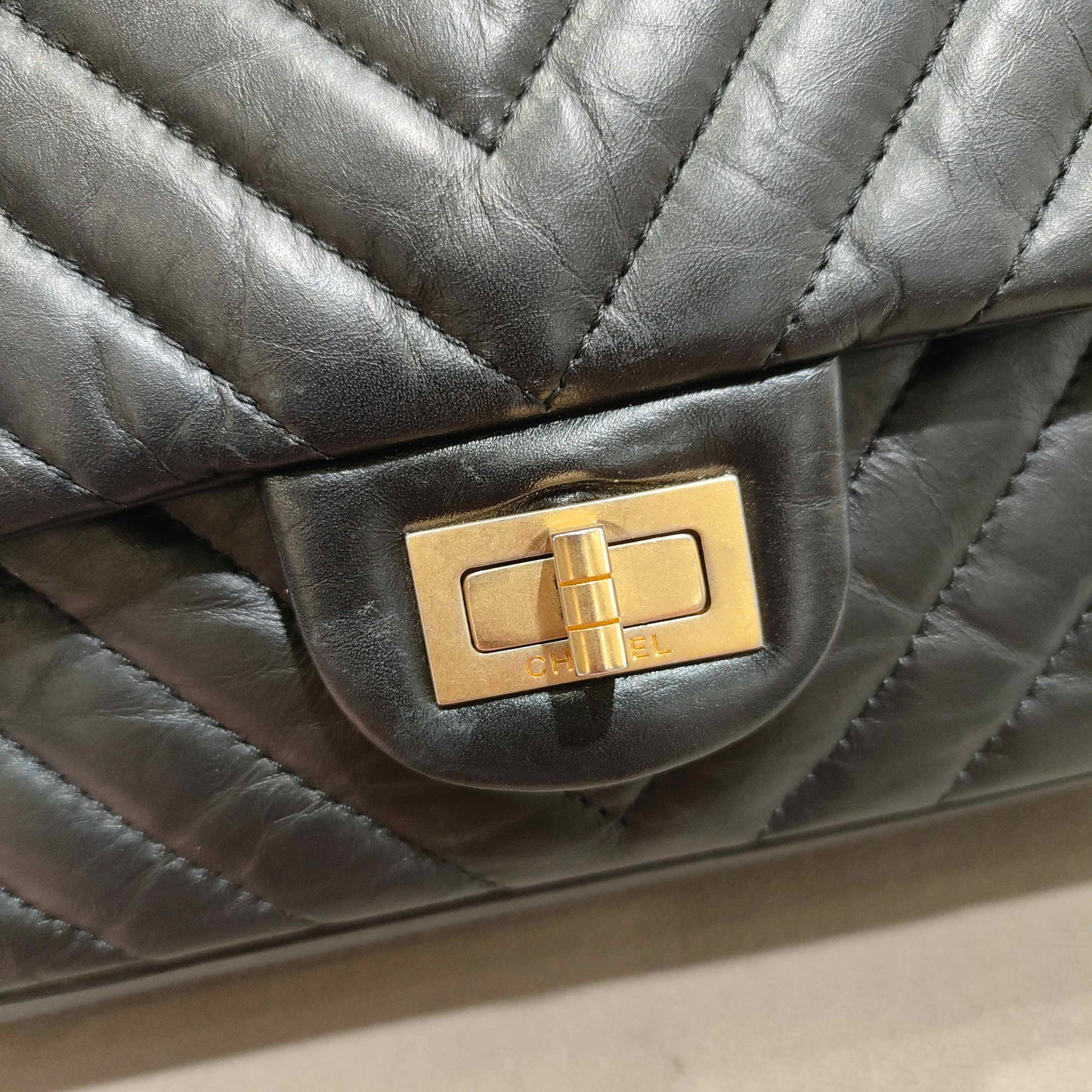 Chanel - 2.55 Reissue Small Flap Bag - Calfskin leather - Black - (Small)