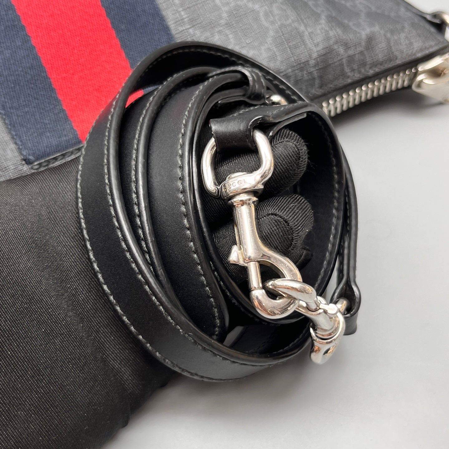Gucci - GG Supreme Web Messenger Bag - GG Supreme coated canvas with leather trim - Black - (medium)