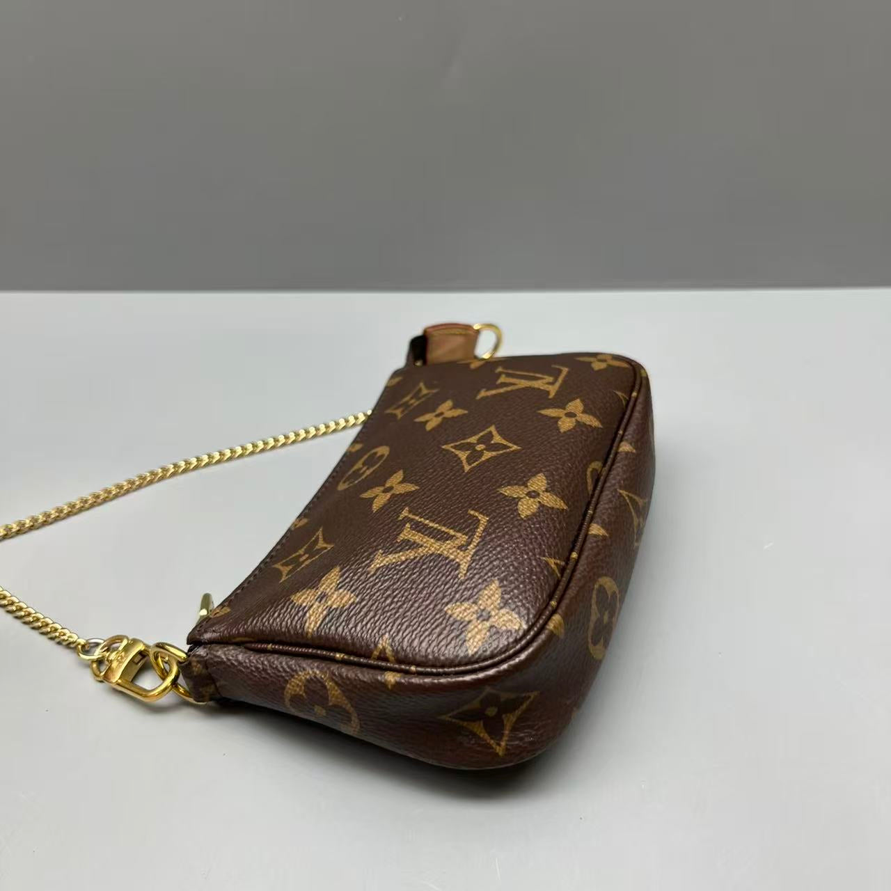 Louis Vuitton - Mini Pochette Accessoires - Monogram coated canvas with natural cowhide leather trim - Brown - (mini)