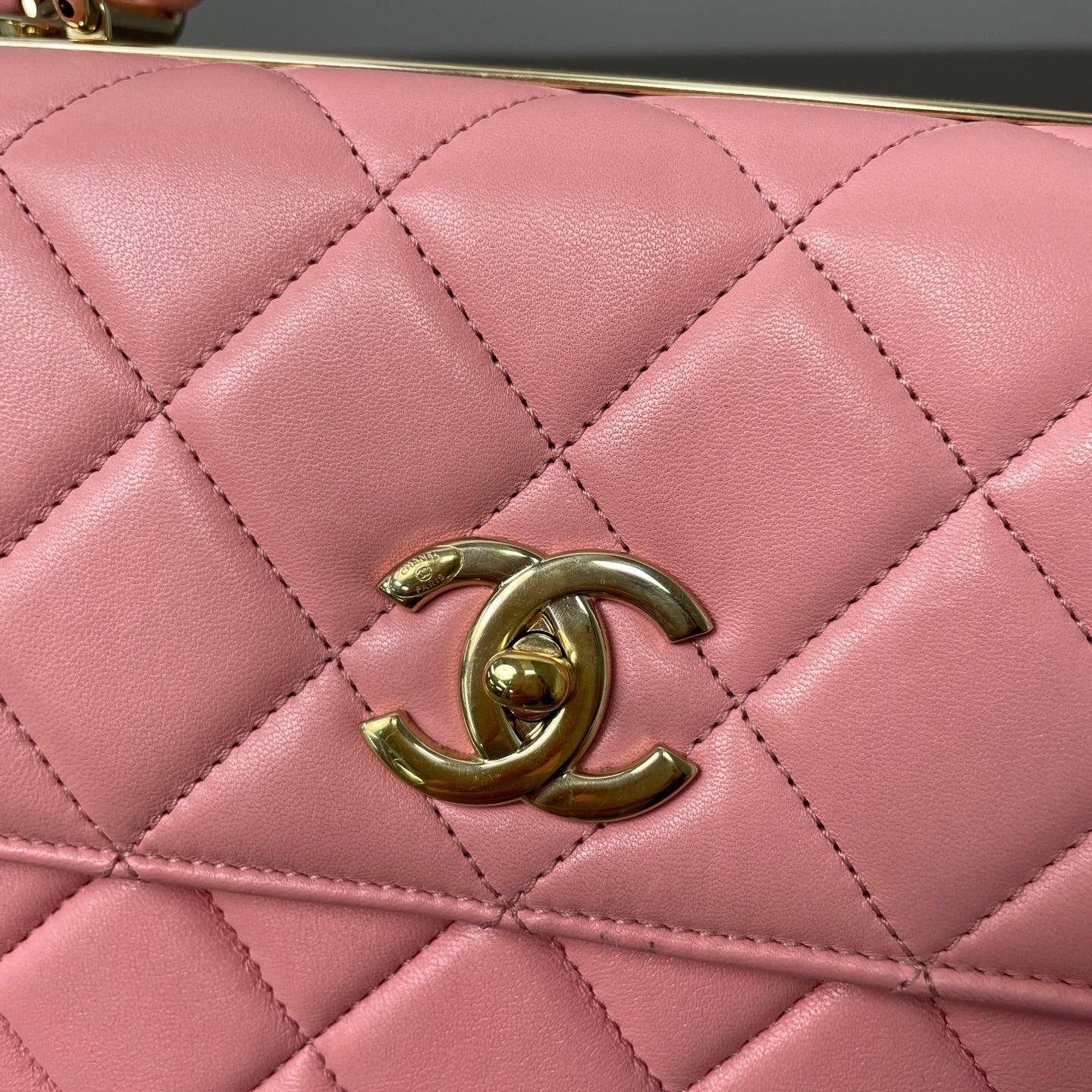 Chanel - Trendy CC - Quilted lambskin leather - Pink with Gold-Tone Hardware - (medium)