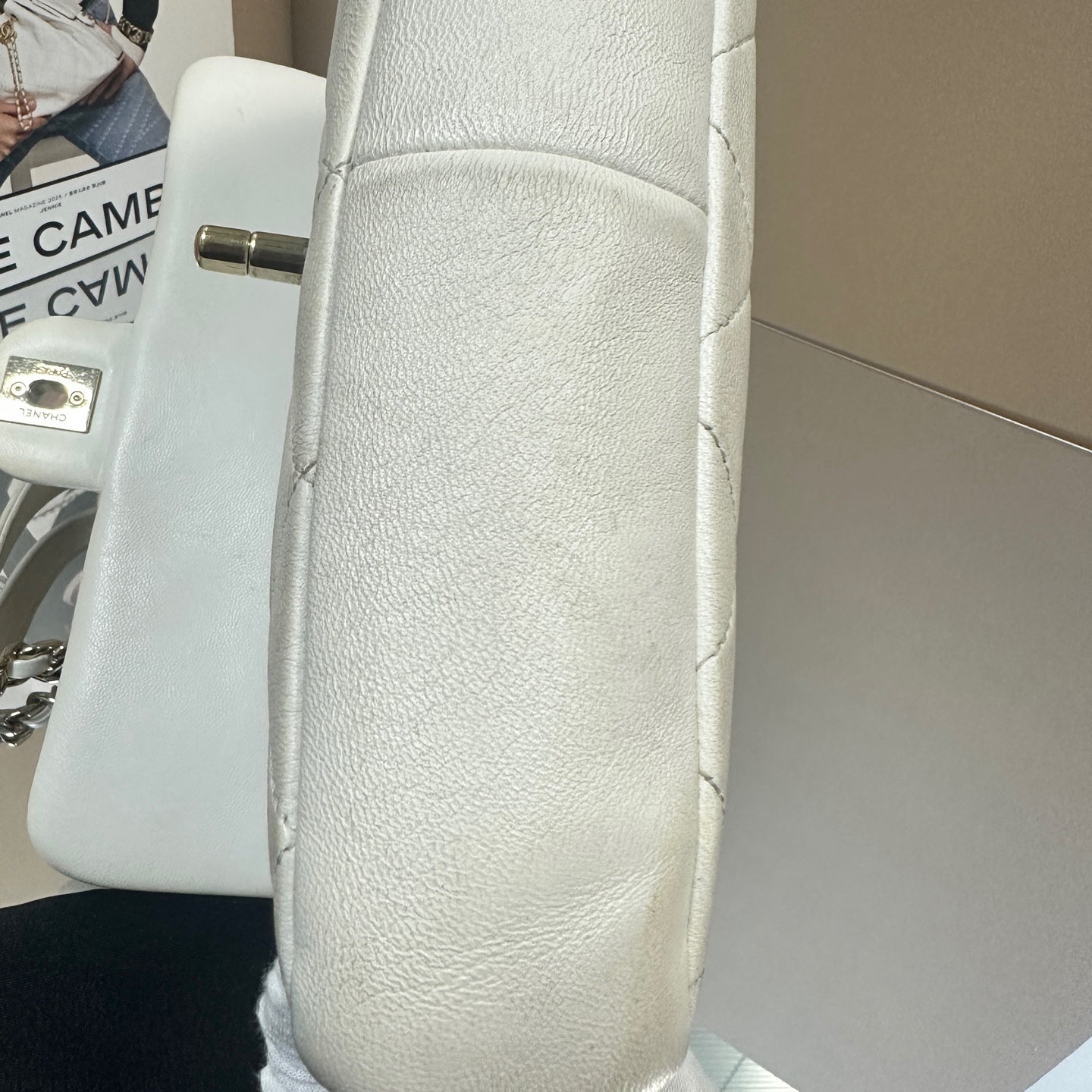 Chanel - Flap Bag with Chunky Enamel Chain - Lambskin leather - White with Gold-Tone Hardware and White Enamel - (small)