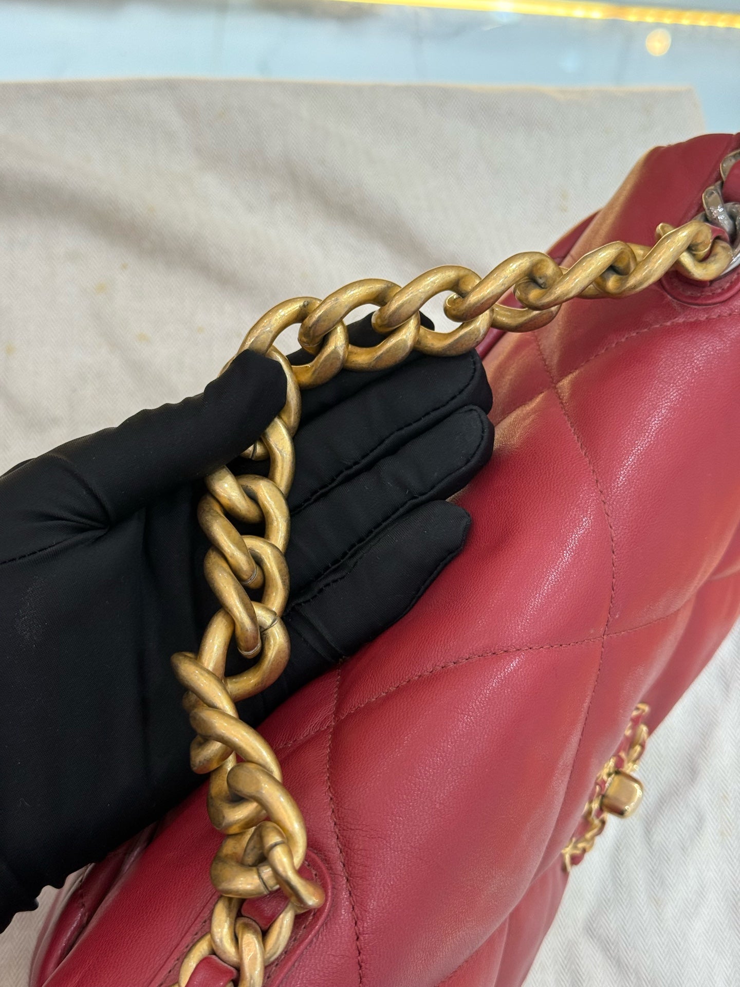 Chanel - Chanel 19 Flap Bag - Aged calfskin leather - Red - (medium)