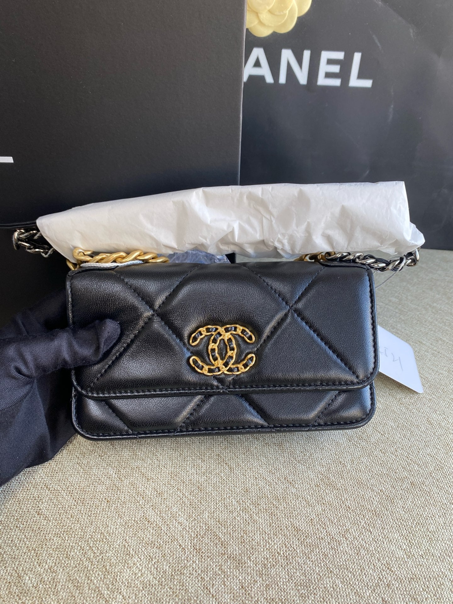 Chanel - 19 Wallet On Chain (WOC) - Lambskin leather - Black - (mini)