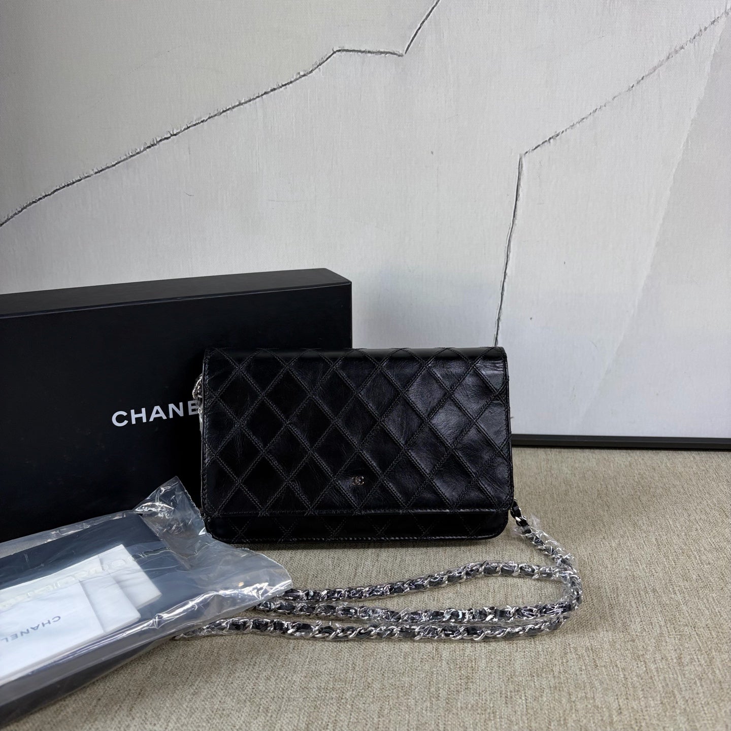 Chanel - WOC (Wallet on Chain) - Outer Stitch - Cowhide leather - Black - (Mini)