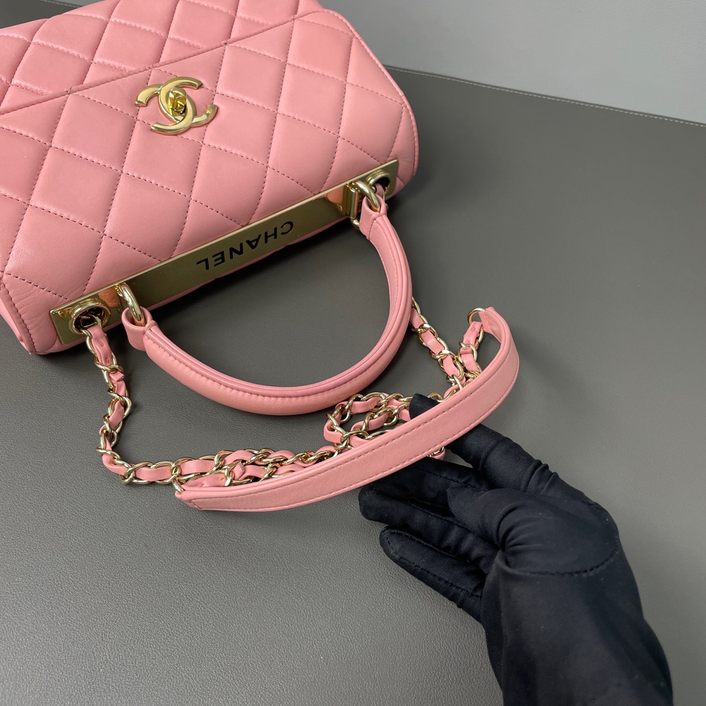 Chanel - Trendy CC - Quilted lambskin leather - Pink with Gold-Tone Hardware - (medium)