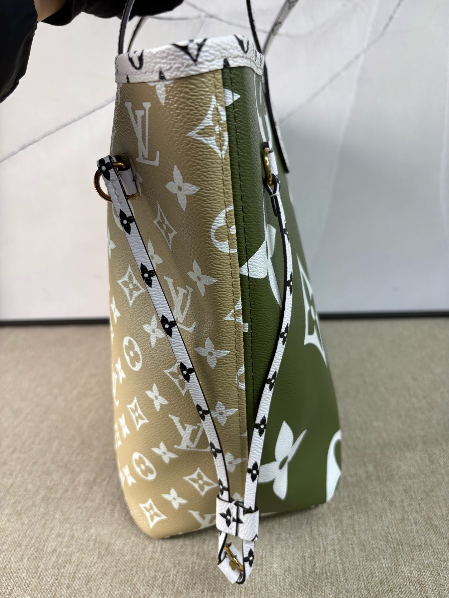 Louis Vuitton - Neverfull MM Summer Limited Edition - Monogram coated canvas with leather trim - Avocado Green and Beige with Off-White Accents - (Medium)
