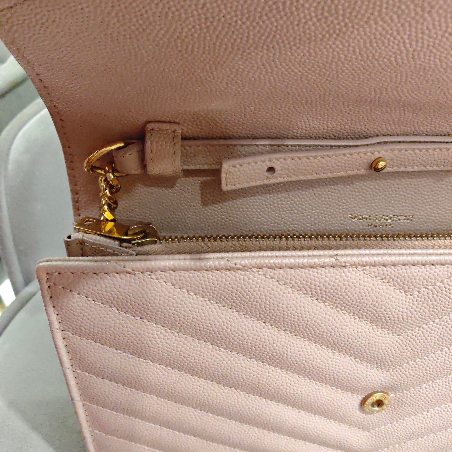Saint Laurent - Envelope Bag - Caviar leather - Pink with Gold-Tone Hardware - (Small)