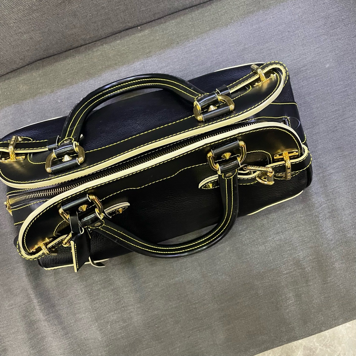 Louis Vuitton - Suhali Handbag - Goatskin leather - Black - (Medium)